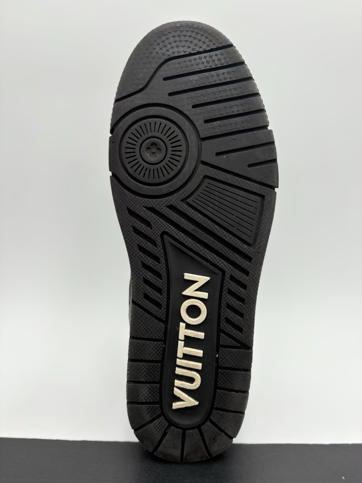 Size 7 LV (8-8.5 US) Louis Vuitton Trainer ' Black ' | GOOD CONDITION!