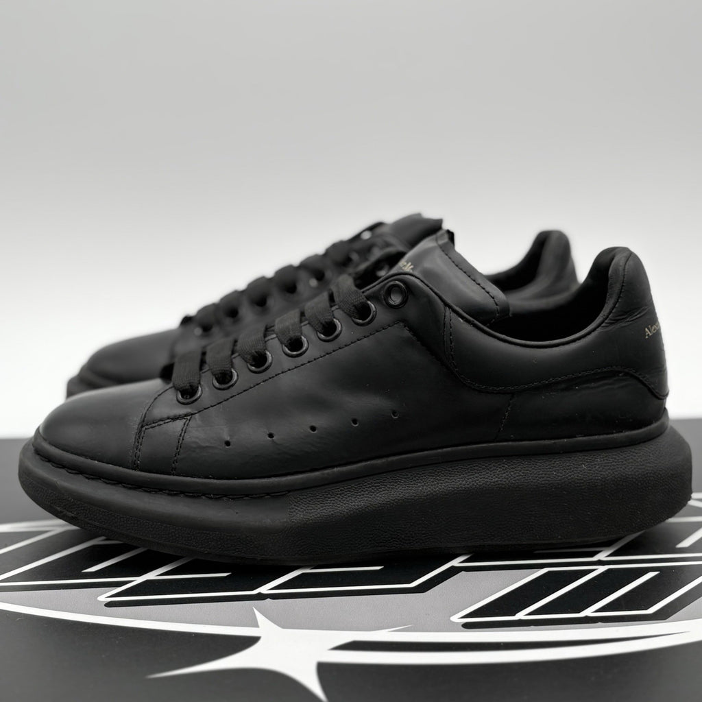 Size 41 (8 US) - Alexander McQueen Oversized ' Black '