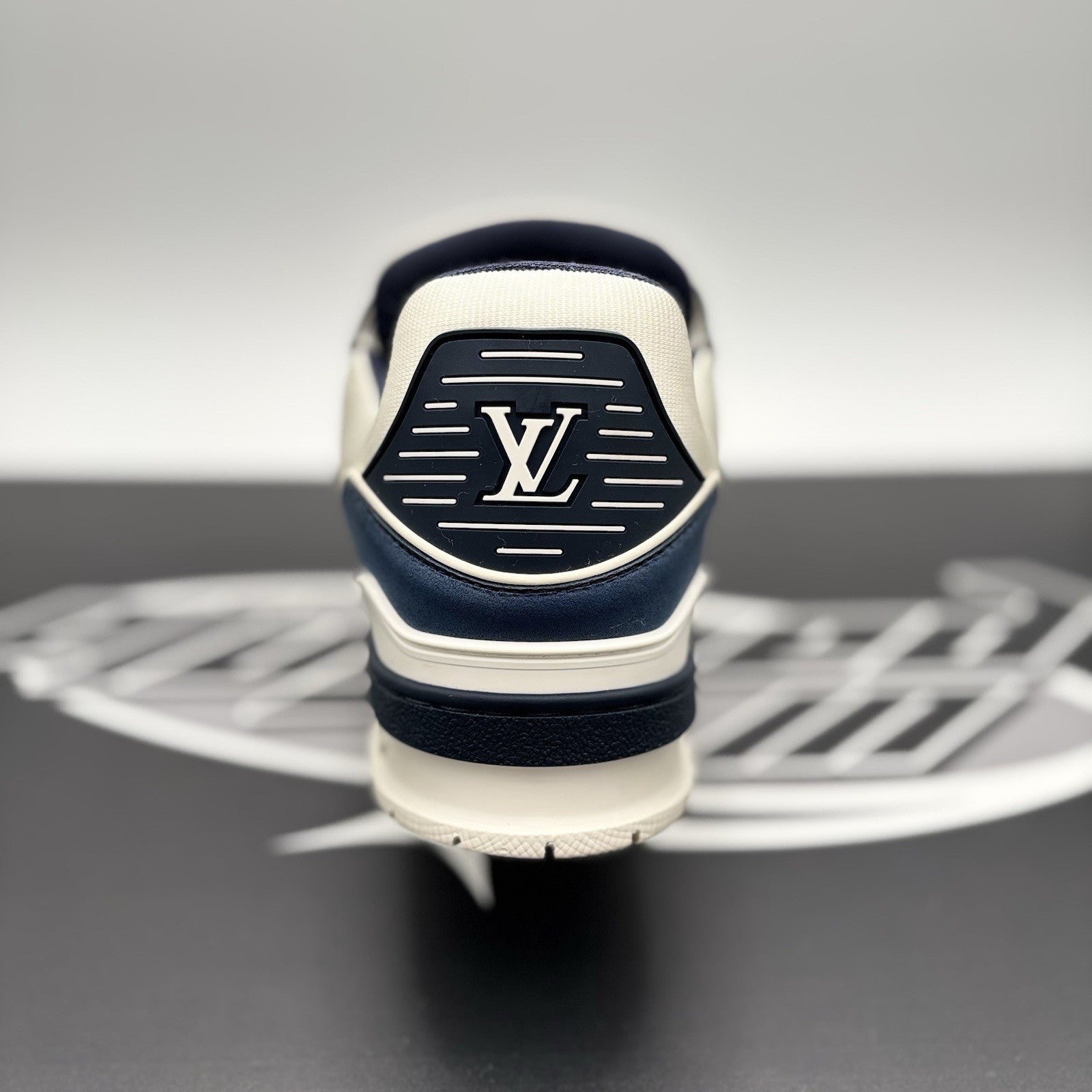 Size 6 LV (7-7.5 US ) Louis Vuitton Trainer ' White, Navy ' | GREAT CONDITION!