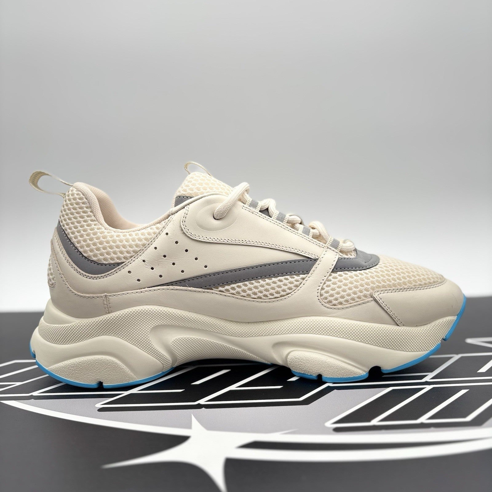 Size 43 (10 US) - Dior B22 Sneaker ' Cream, Light Blue ' | SUPER CLEAN!