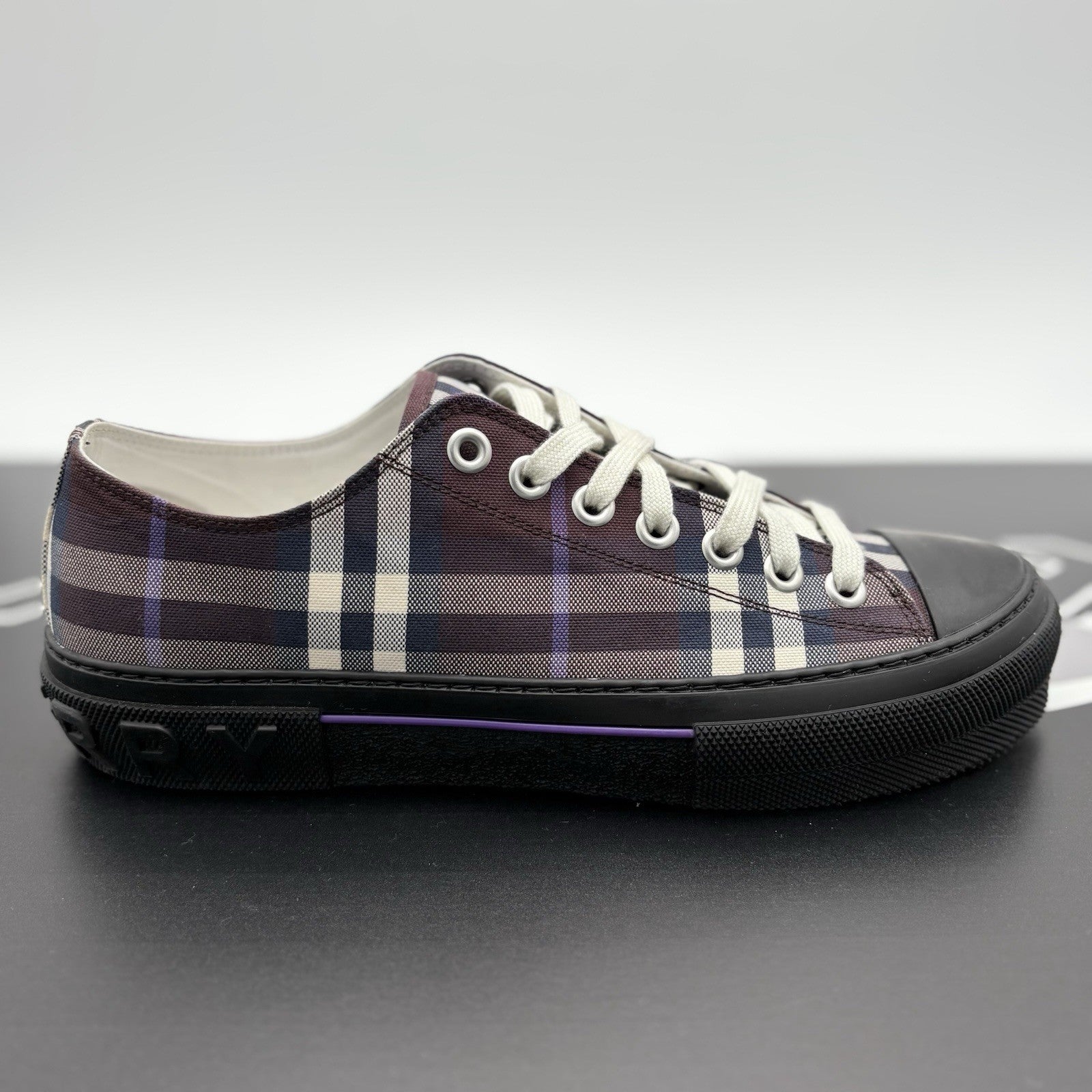 Size 43 (10 US) - Burberry Low Sneaker ' ' | SUPER CLEAN!