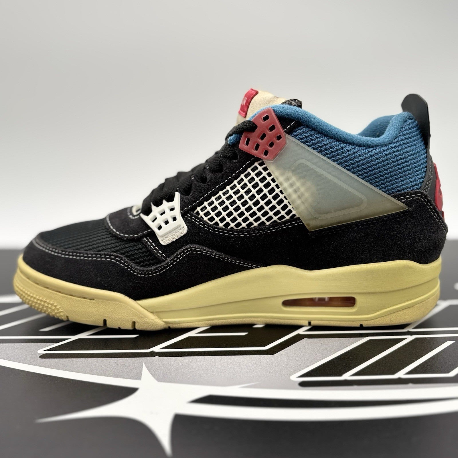 Size 6.5 - Jordan 4 Retro x Union LA Mid Off Noir | GREAT CONDITION!