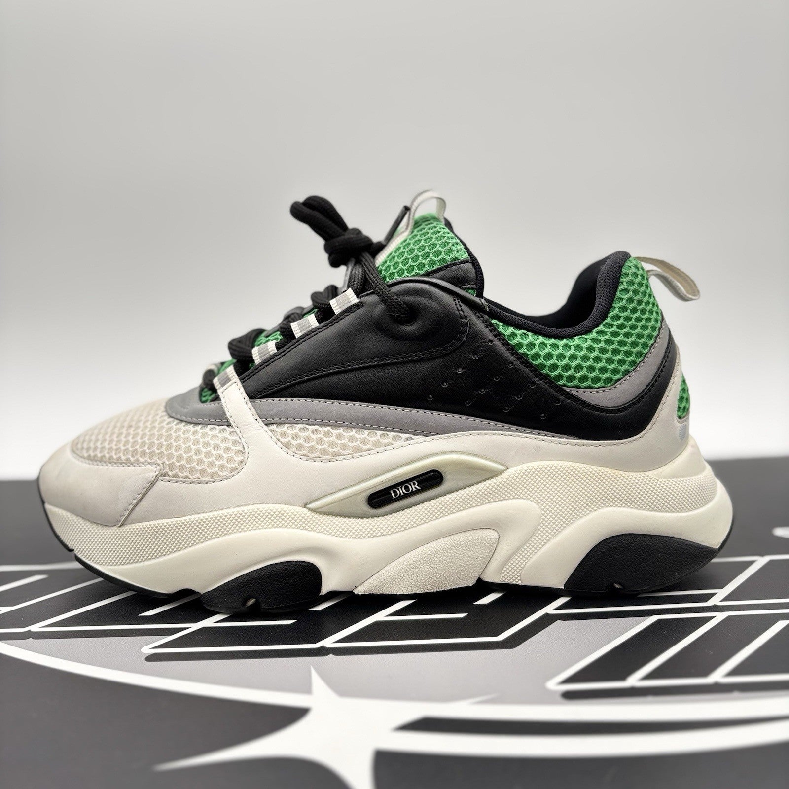 Size 42 (9 US) - Dior B22 Sneaker ' Green White Black ' | GOOD CONDITION!