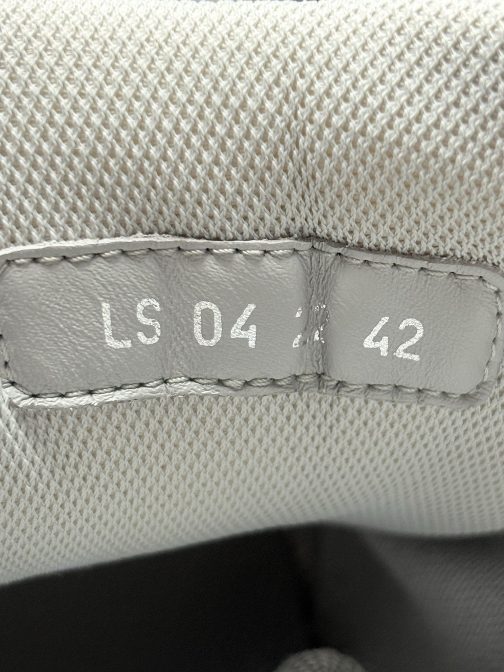 Size 42 (9 US) Dior B30 Reflective ' Grey Light Pink ' | EXCELLENT CONDITION!