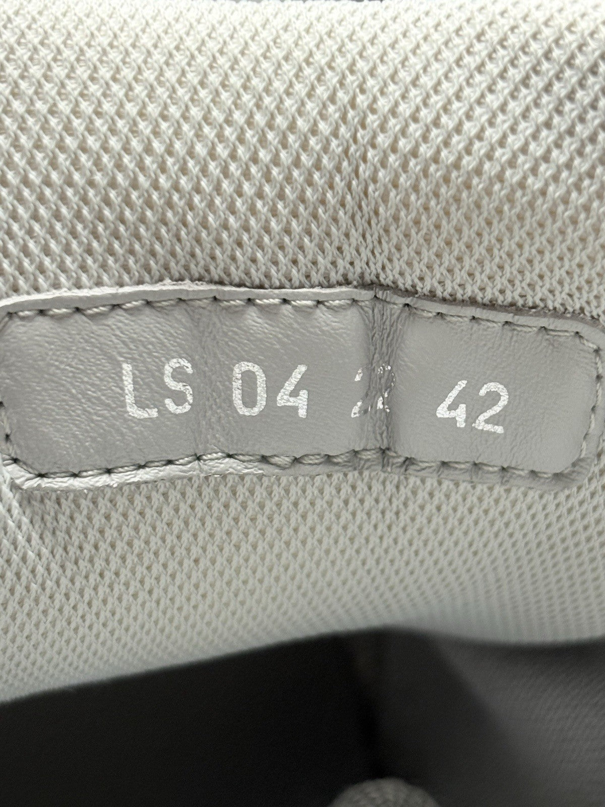 Size 42 (9 US) Dior B30 Reflective ' Grey Light Pink ' | EXCELLENT CONDITION!
