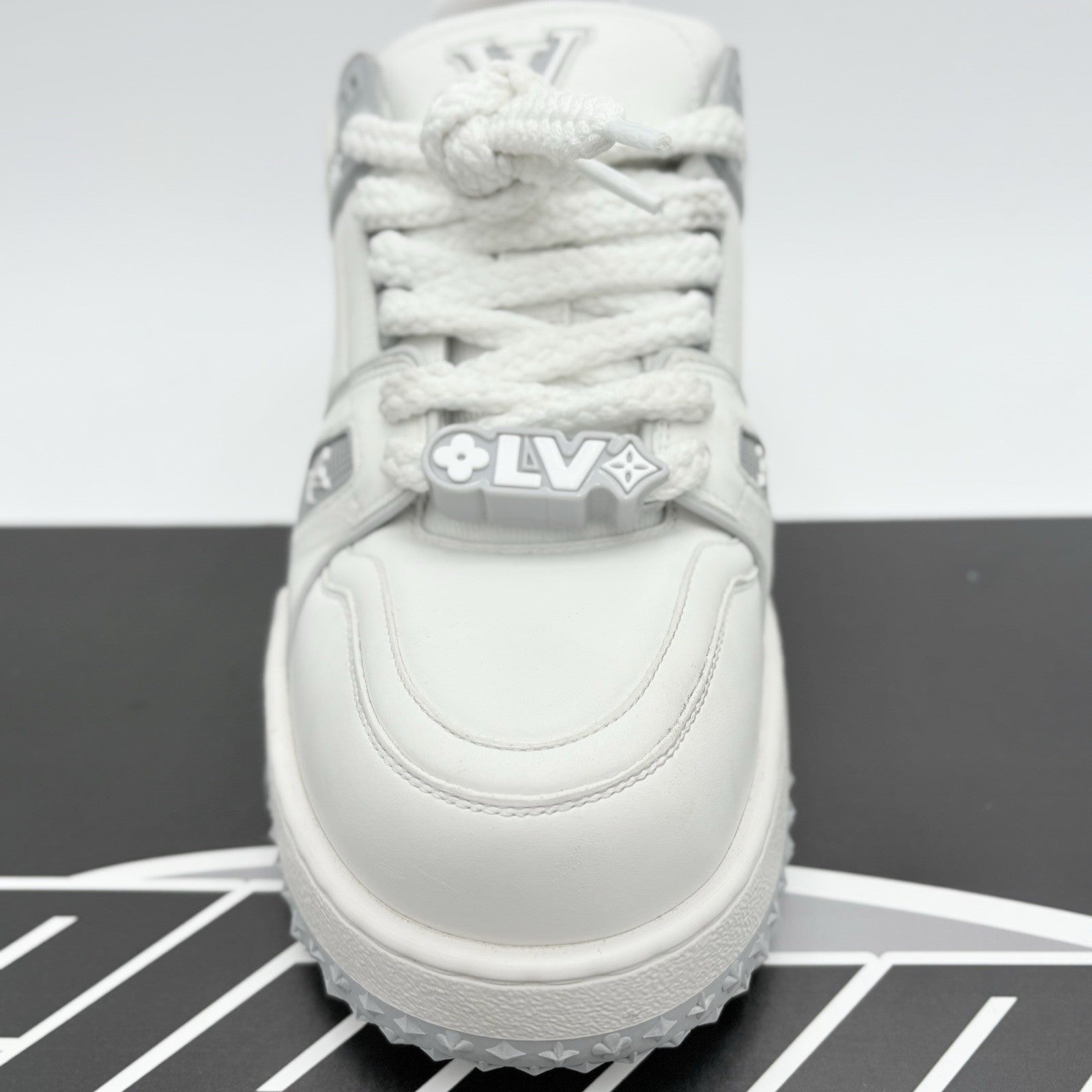 Size 10 LV (11-11.5 US) - Louis Vuitton Maxi ' White Grey ' | SUPER CLEAN!