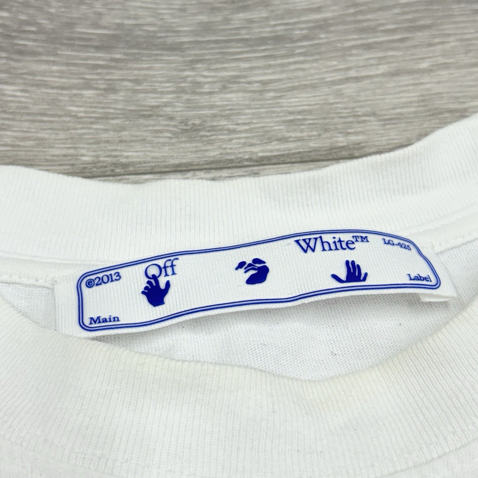 Size Small - Off White Faded Arrow Shirt Sleeve T-Shirt ' White Black '