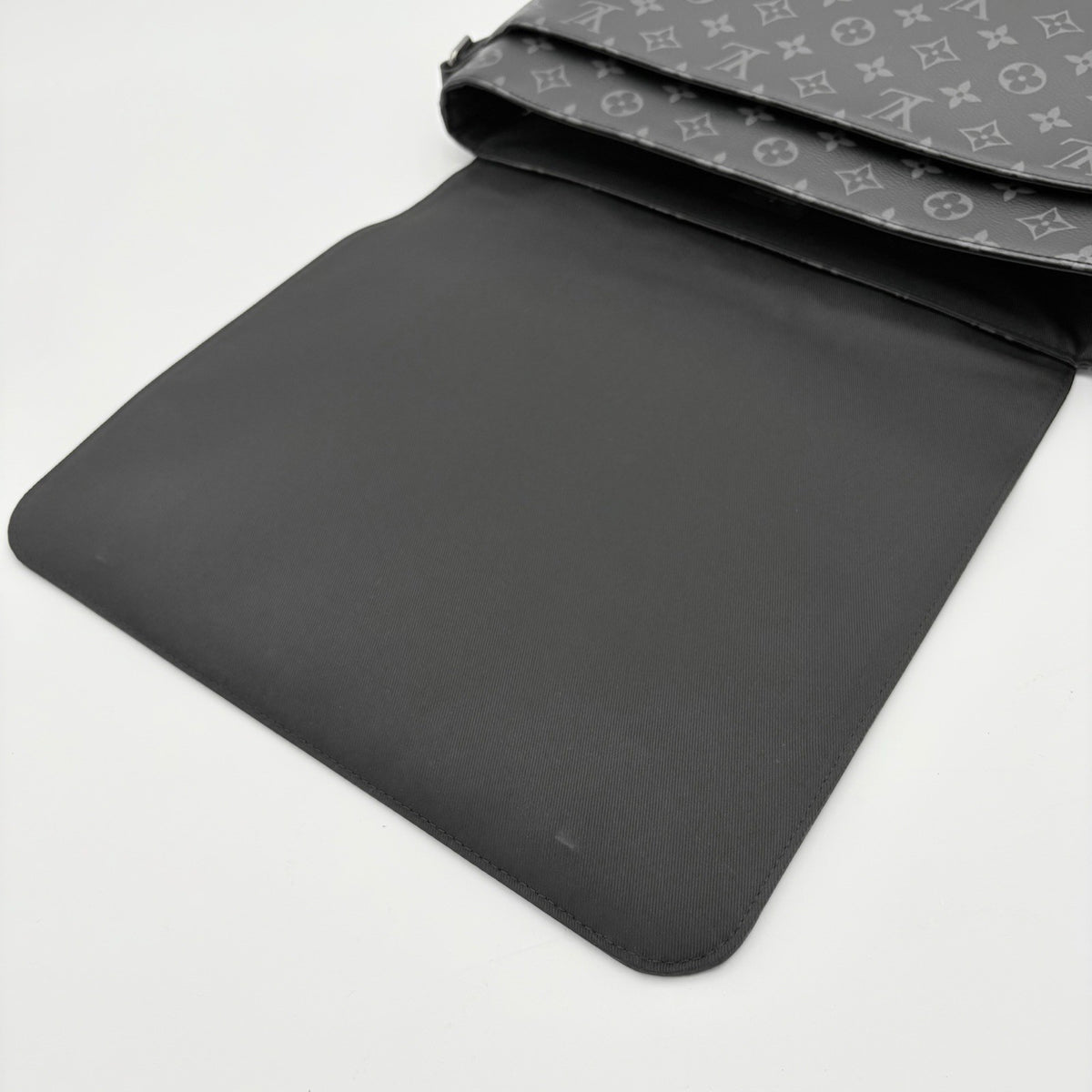 District Monogram Eclipse Messenger Bag Black — photo 18