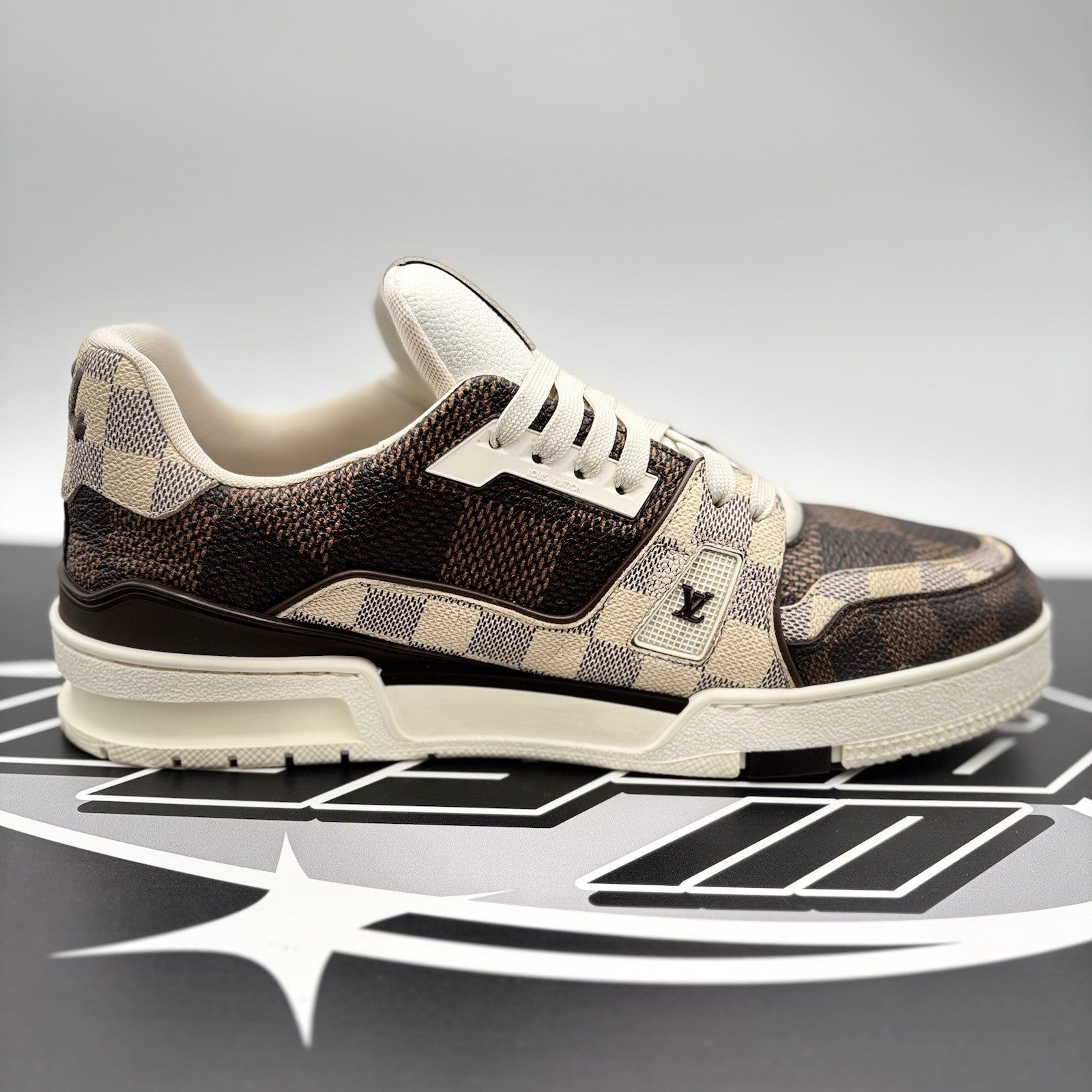 Size 9 LV (10-10.5 US) - Louis Vuitton Trainer ' Monogram Brown Ebene ' | GREAT!