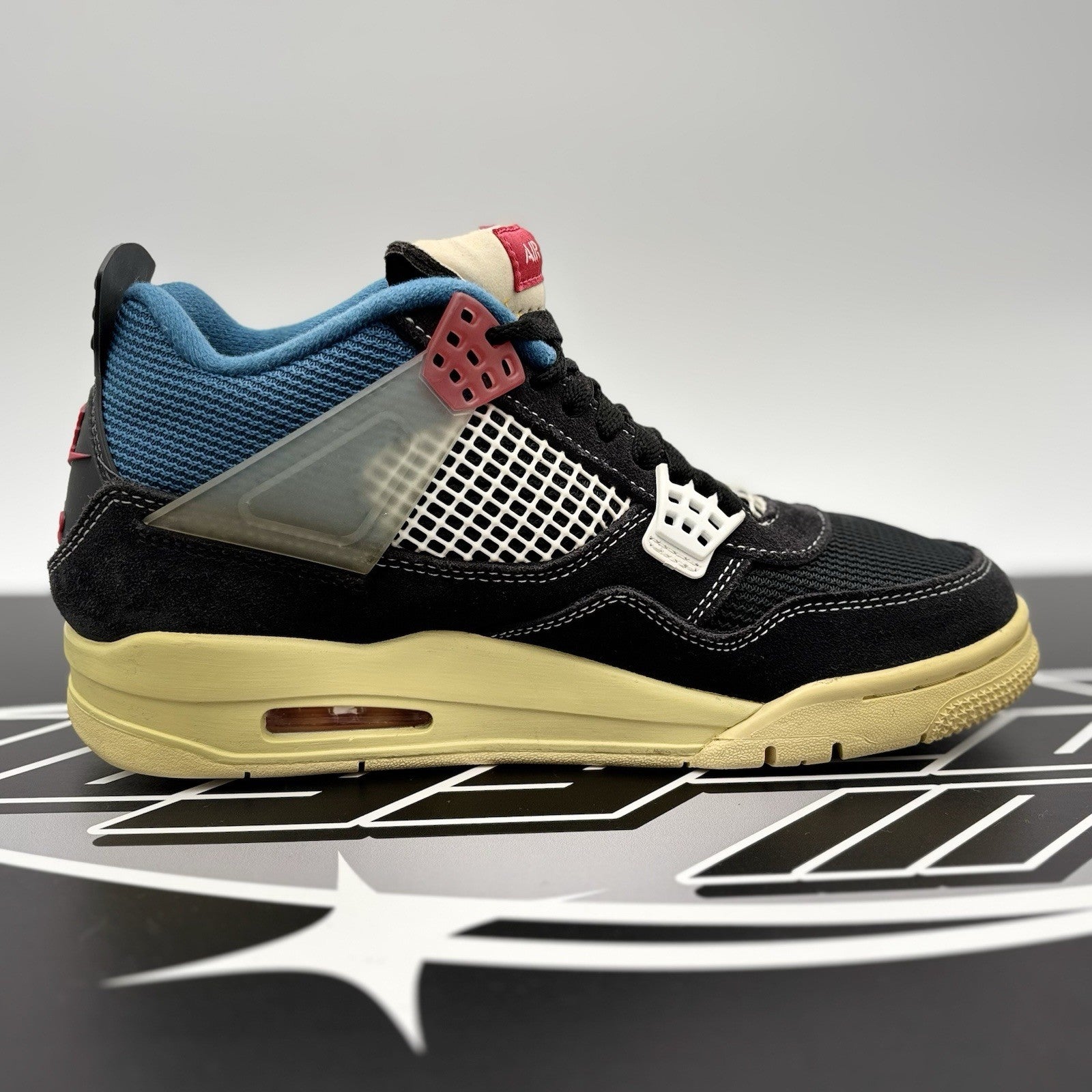 Size 6.5 - Jordan 4 Retro x Union LA Mid Off Noir | GREAT CONDITION!