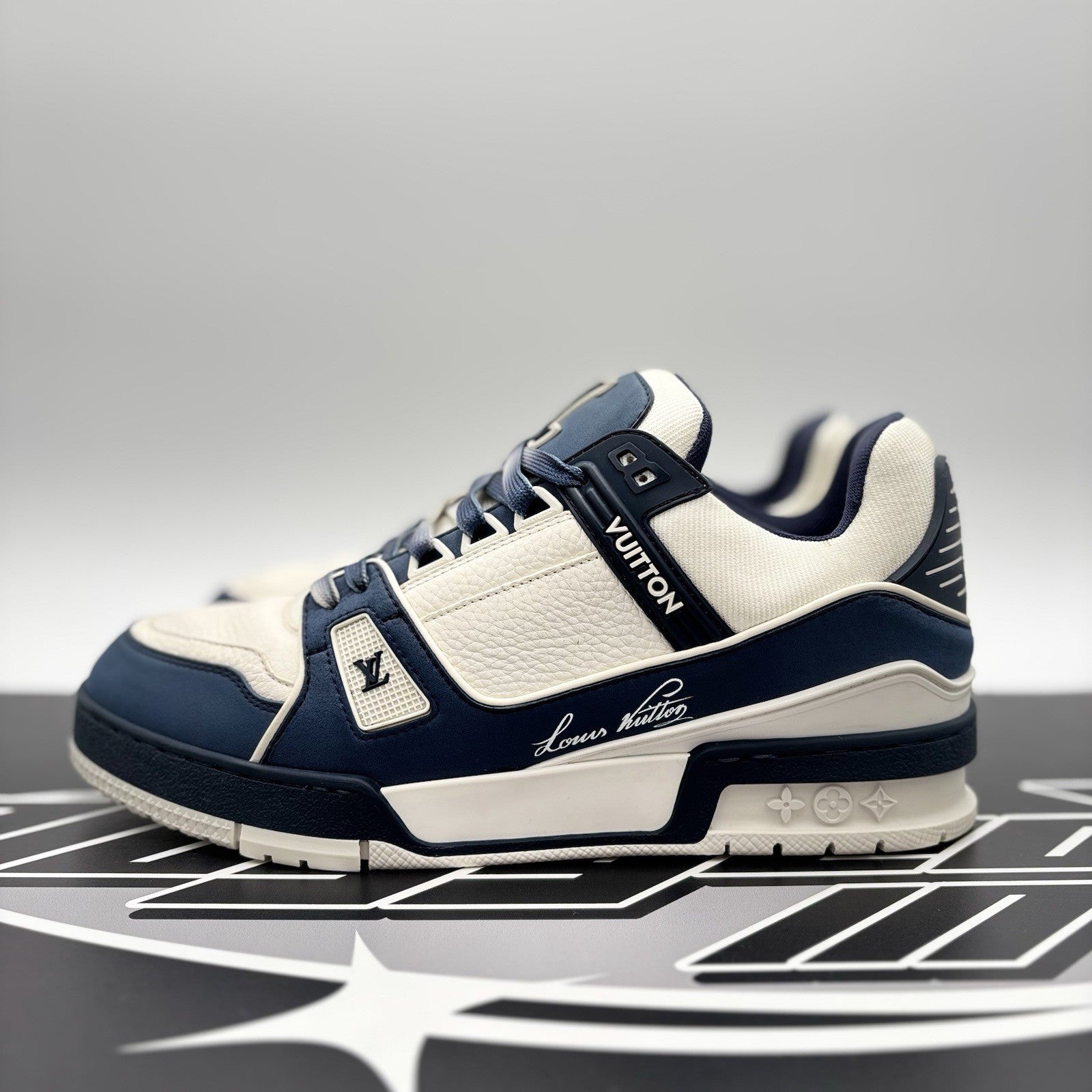 Size 6 LV (7-7.5 US ) Louis Vuitton Trainer ' White, Navy ' | GREAT CONDITION!