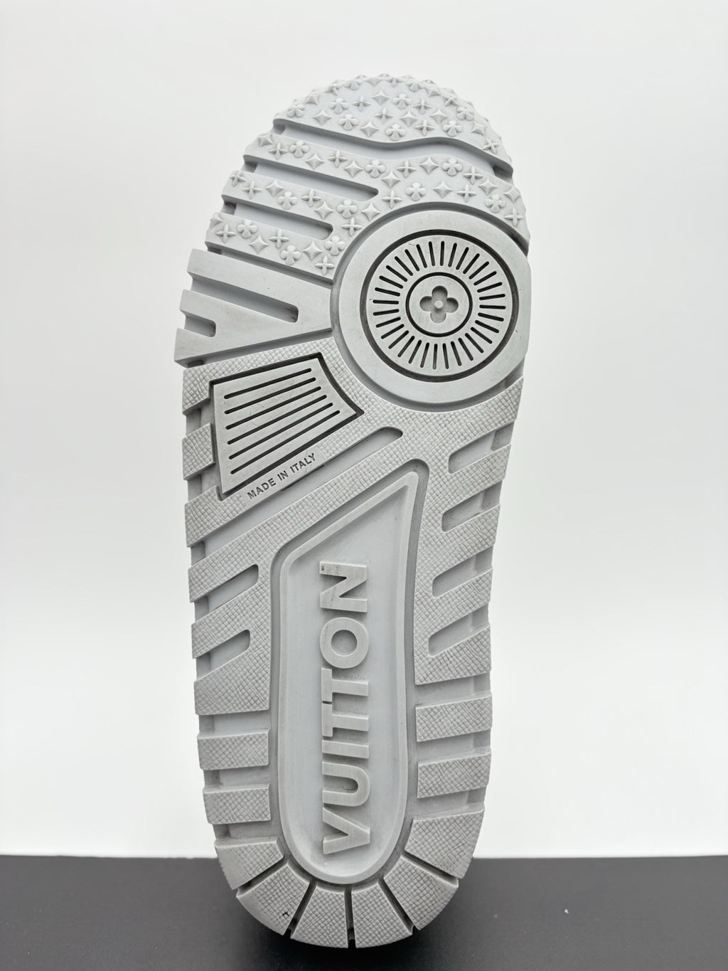 Size 10 LV (11-11.5 US) - Louis Vuitton Maxi ' White Grey ' | SUPER CLEAN!