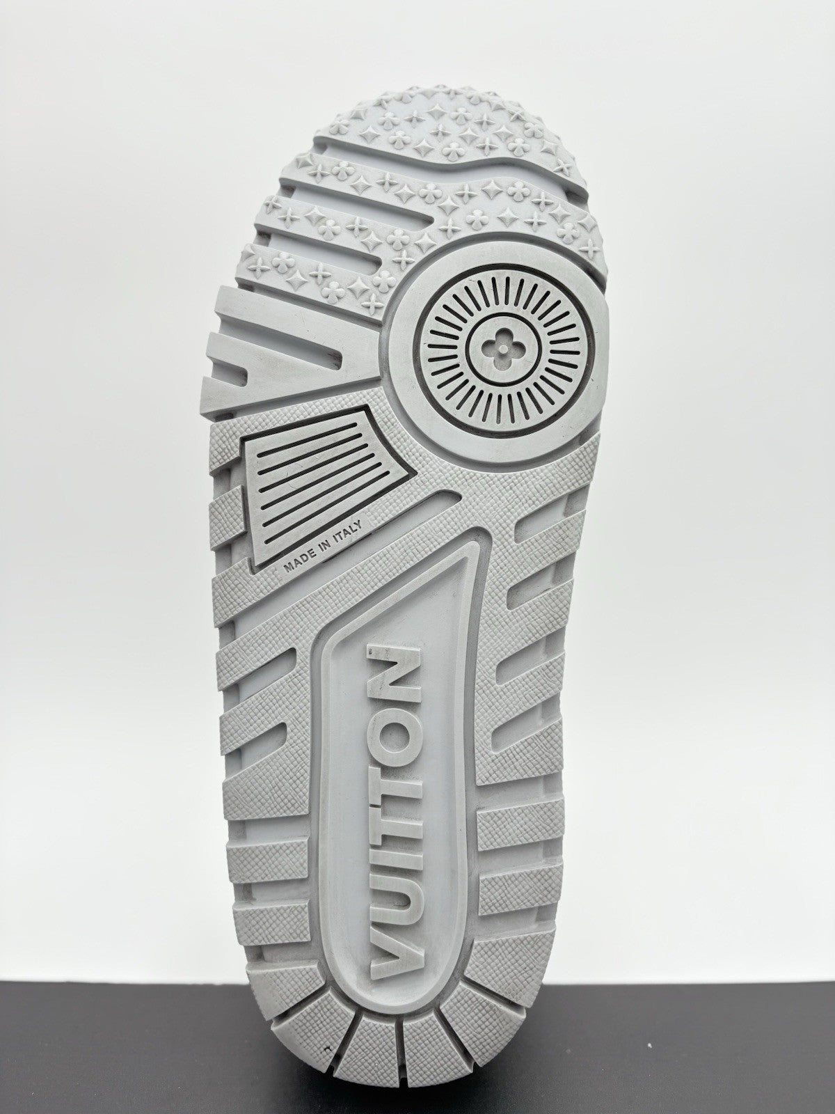 Size 10 LV (11-11.5 US) - Louis Vuitton Maxi ' White Grey ' | SUPER CLEAN!