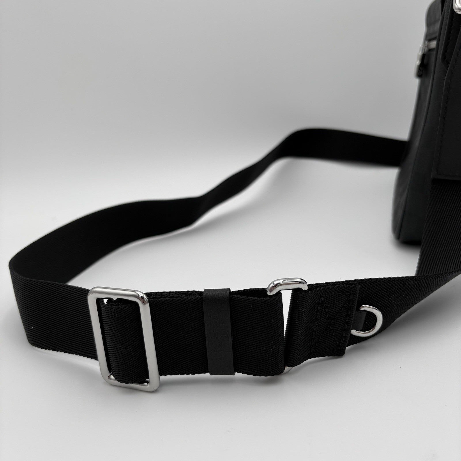 Louis Vuitton District PM Infini Messenger Bag ' Black ' | PRISTINE CONDITION!