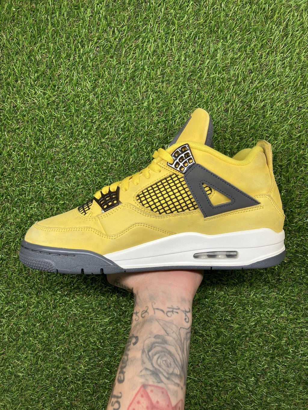 Size 8.5 - Nike Air Jordan 4 Retro ' Lightning ' | GREAT CONDITION!
