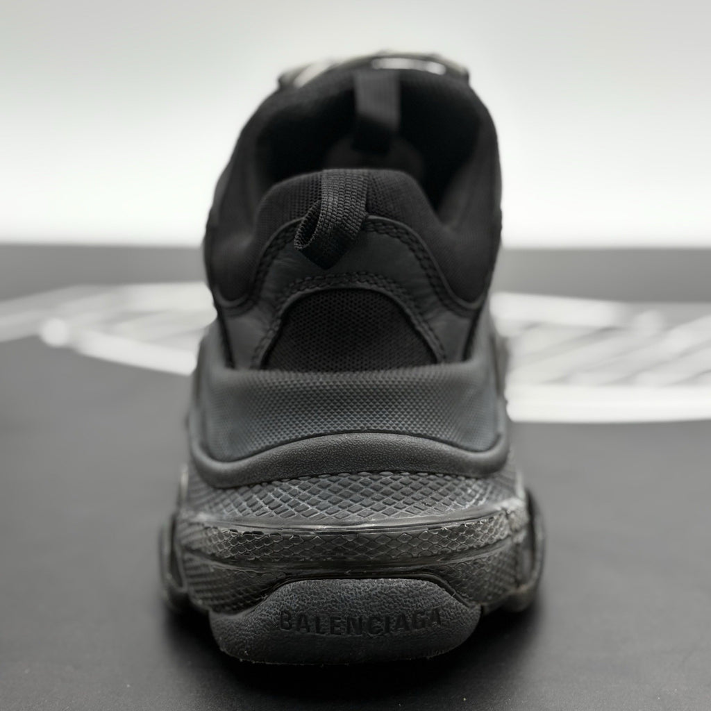 Size 39 - Balenciaga Triple S ' Black ' | SUPER CLEAN!