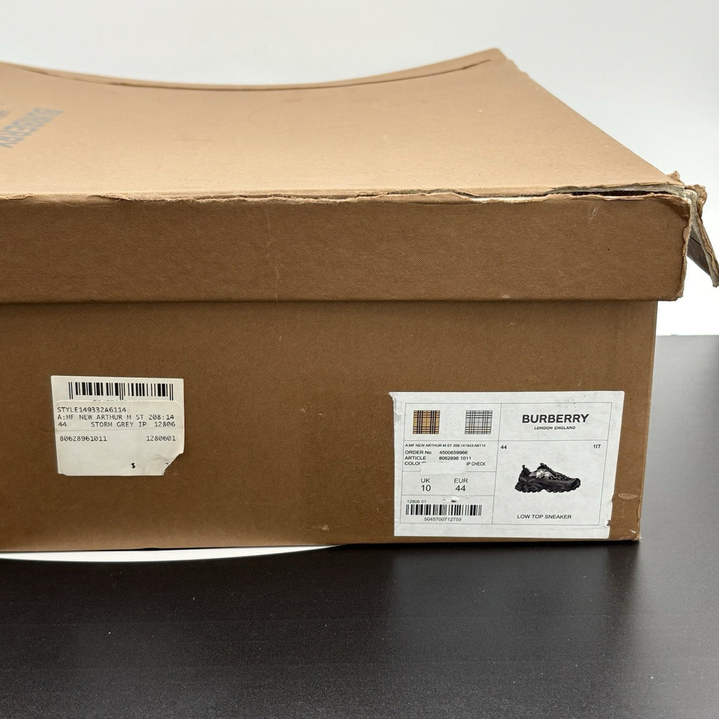 Size 44 (11 US) - Burberry Arthur Vintage Check ' Grey ' | SUPER CLEAN!