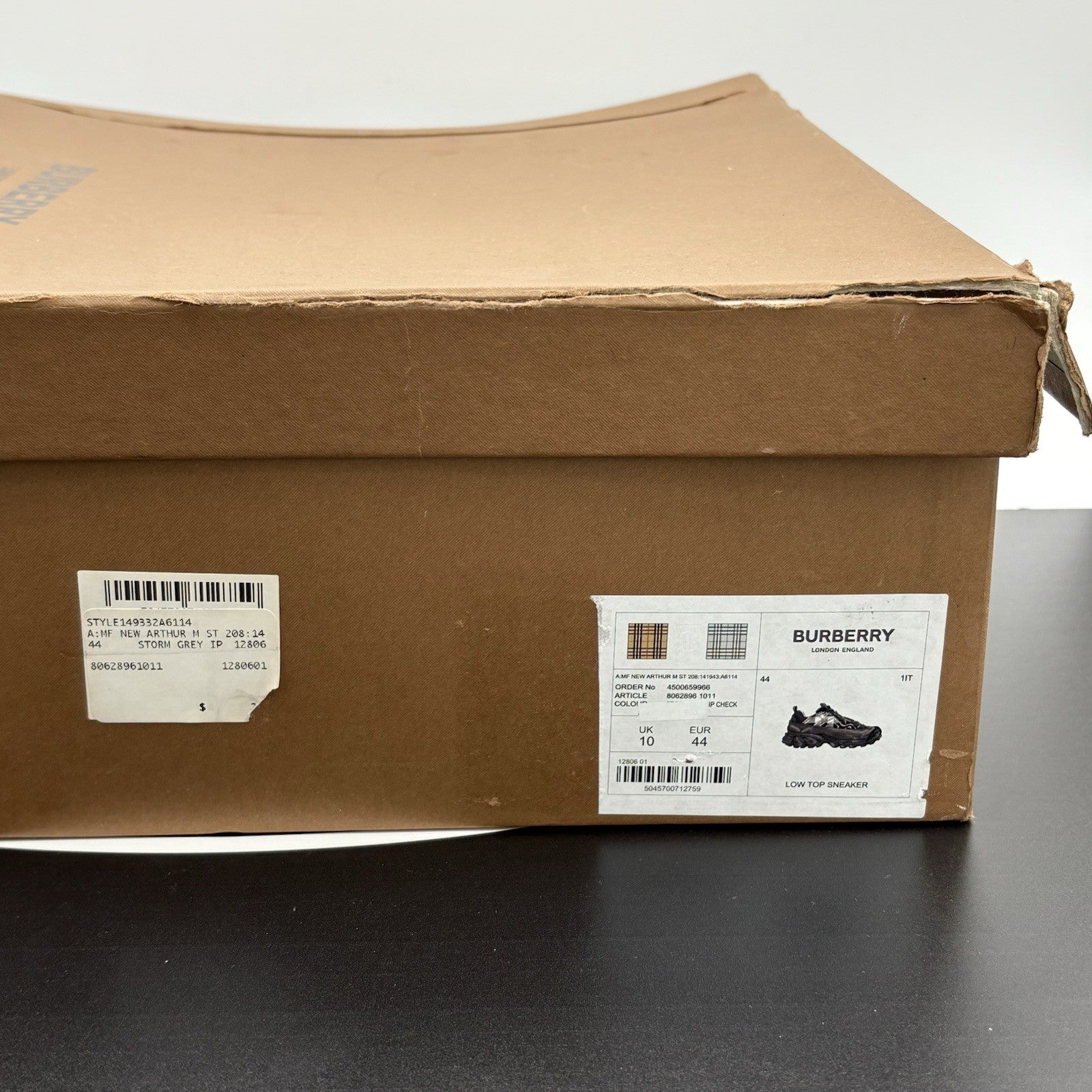Size 44 (11 US) - Burberry Arthur Vintage Check ' Grey ' | SUPER CLEAN!