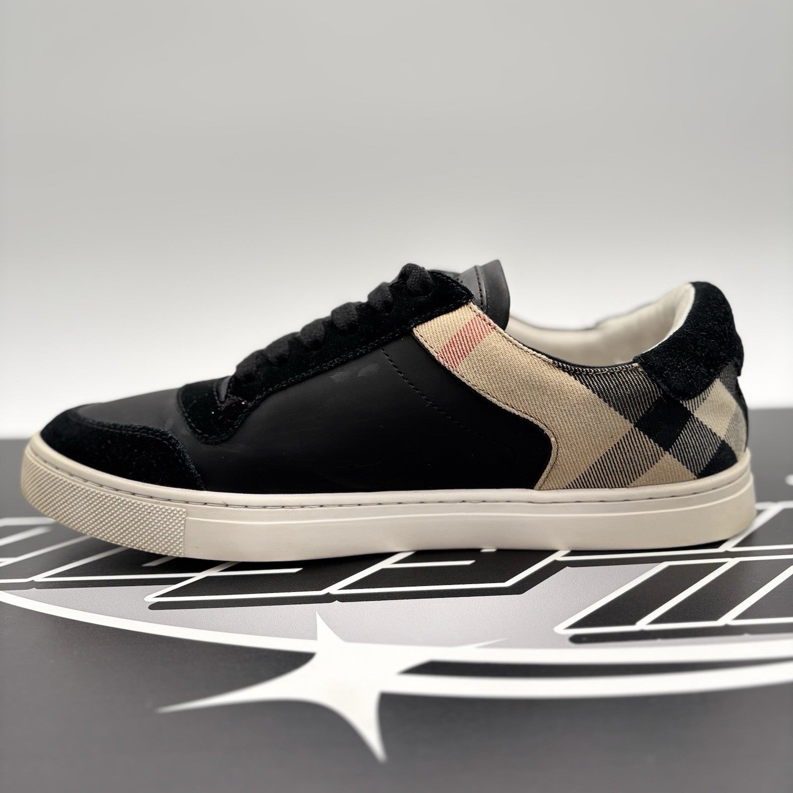 Size 42 (9 US) Burberry House Check ' Black Archive Beige White ' | GREAT COND!