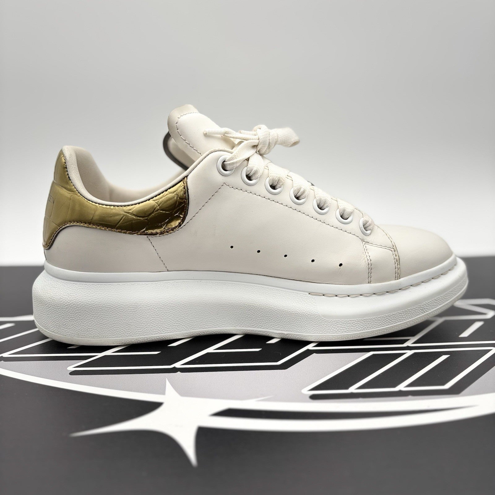 Size 41 (8 US) Alexander McQueen Oversized ' Gold Crocodile ' | GOOD COND!