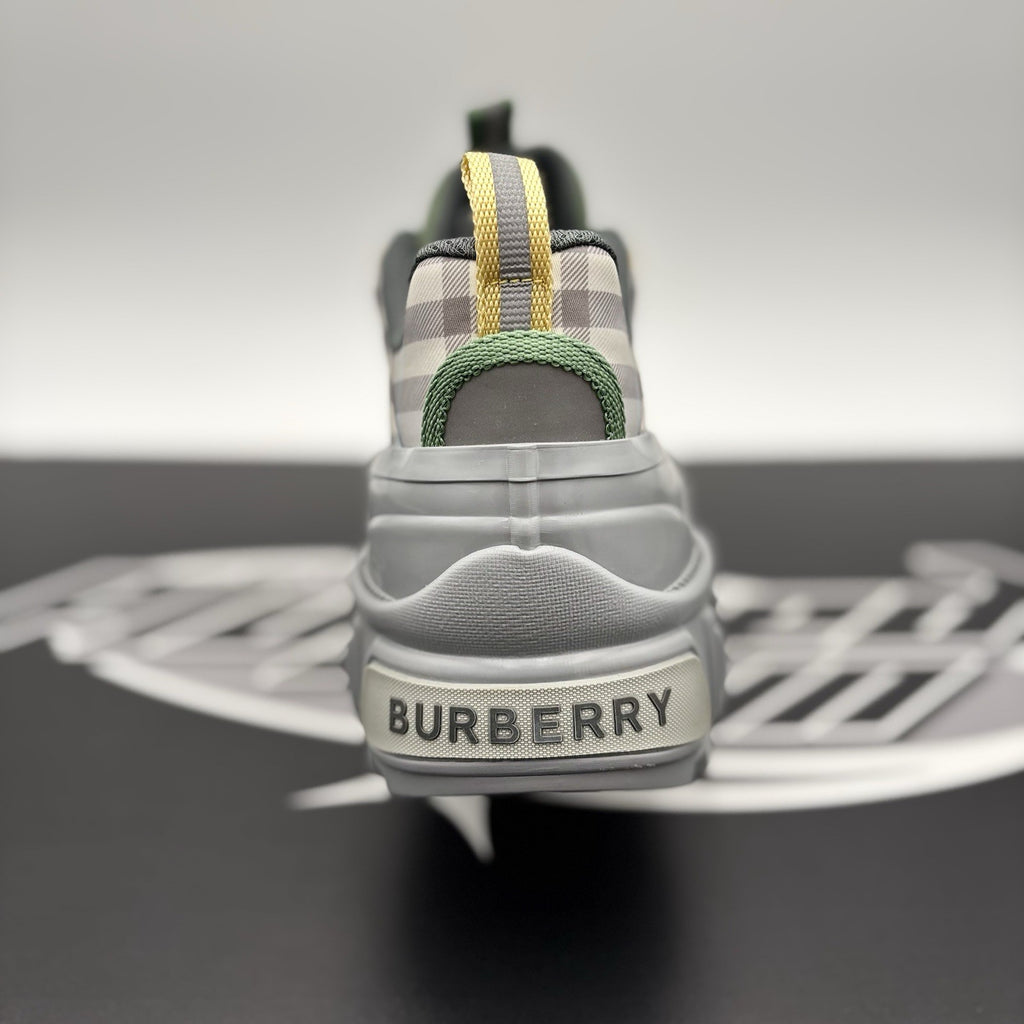 Size 44.5 (11.5 US) Burberry Arthur ' Grey, Plaid ' | NEW!