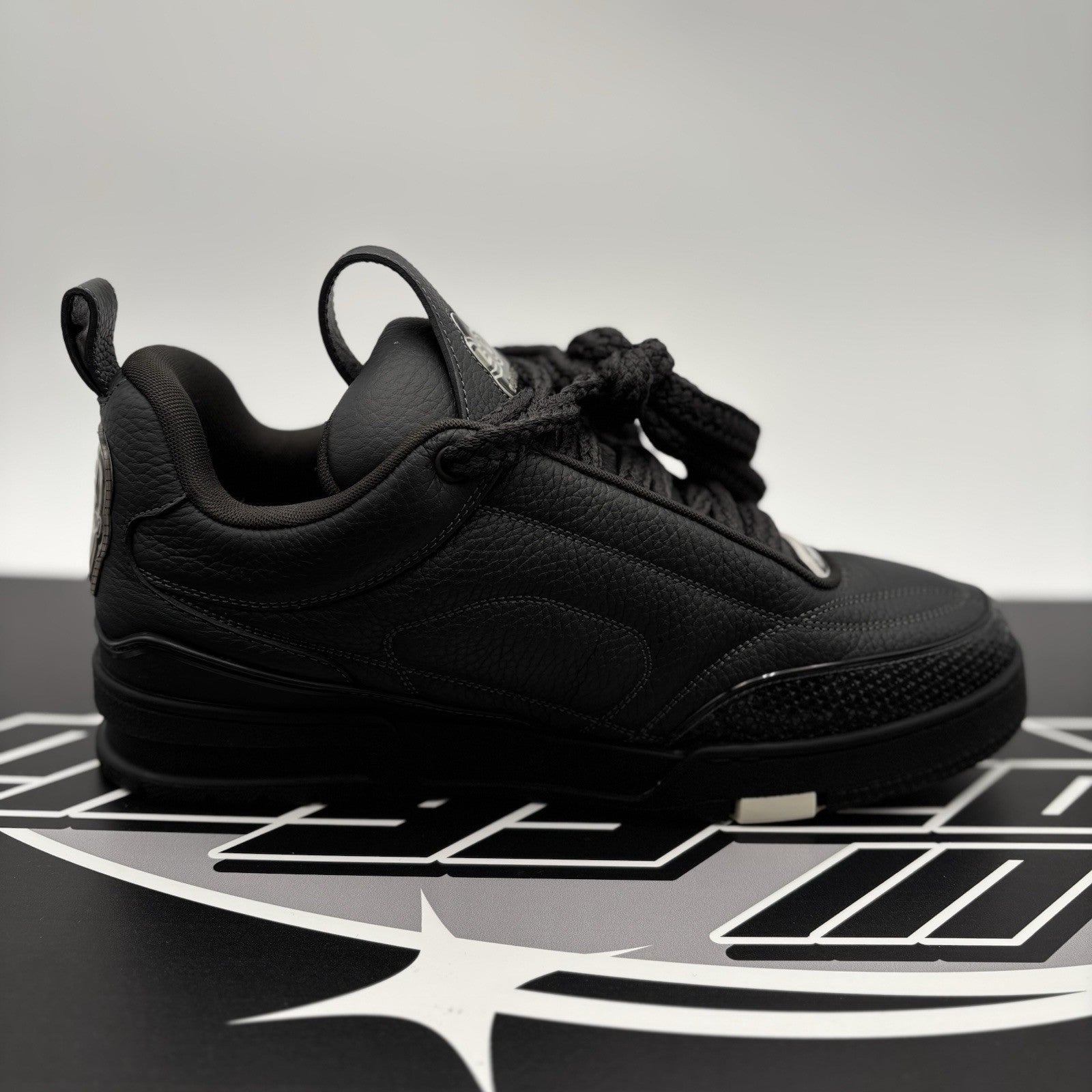 Size 8 LV (9-9.5 US) Louis Vuitton Skate ' Black ' | EXCELLENT CONDITION