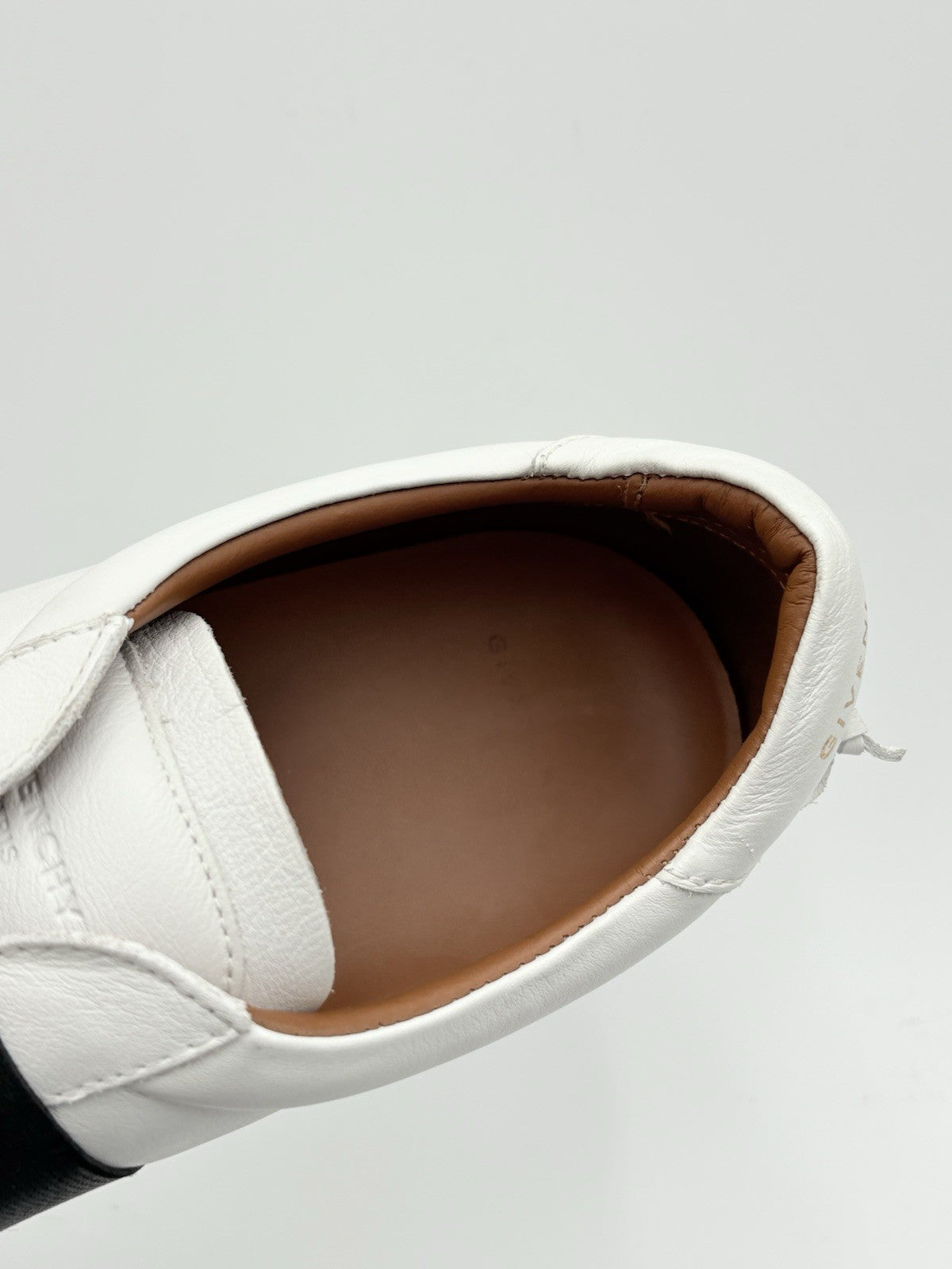 Size 42 (9 US) - Givenchy Strap Leather ' White Black ' | SUPER CLEAN!