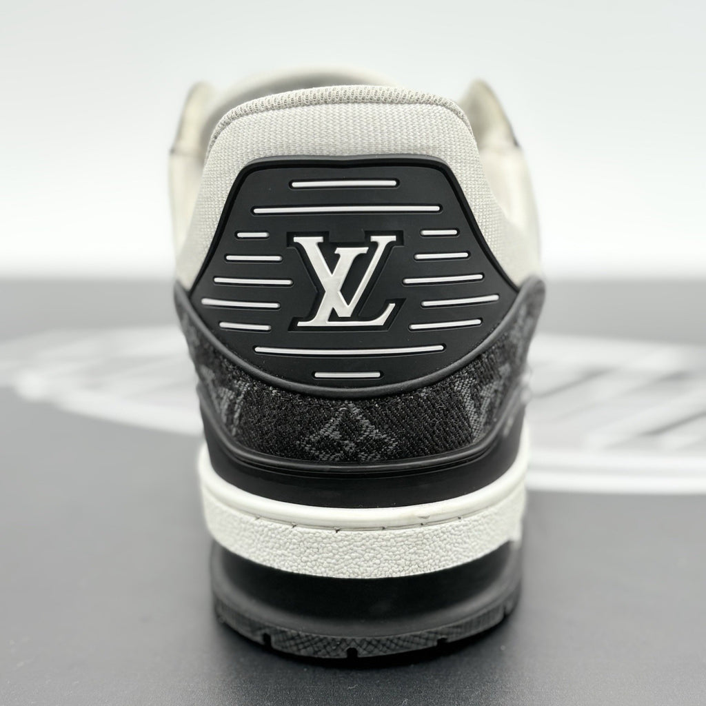 Size 10 LV (11-11.5 US) Louis Vuitton Trainer ' Black White ' | GREAT CONDITION!