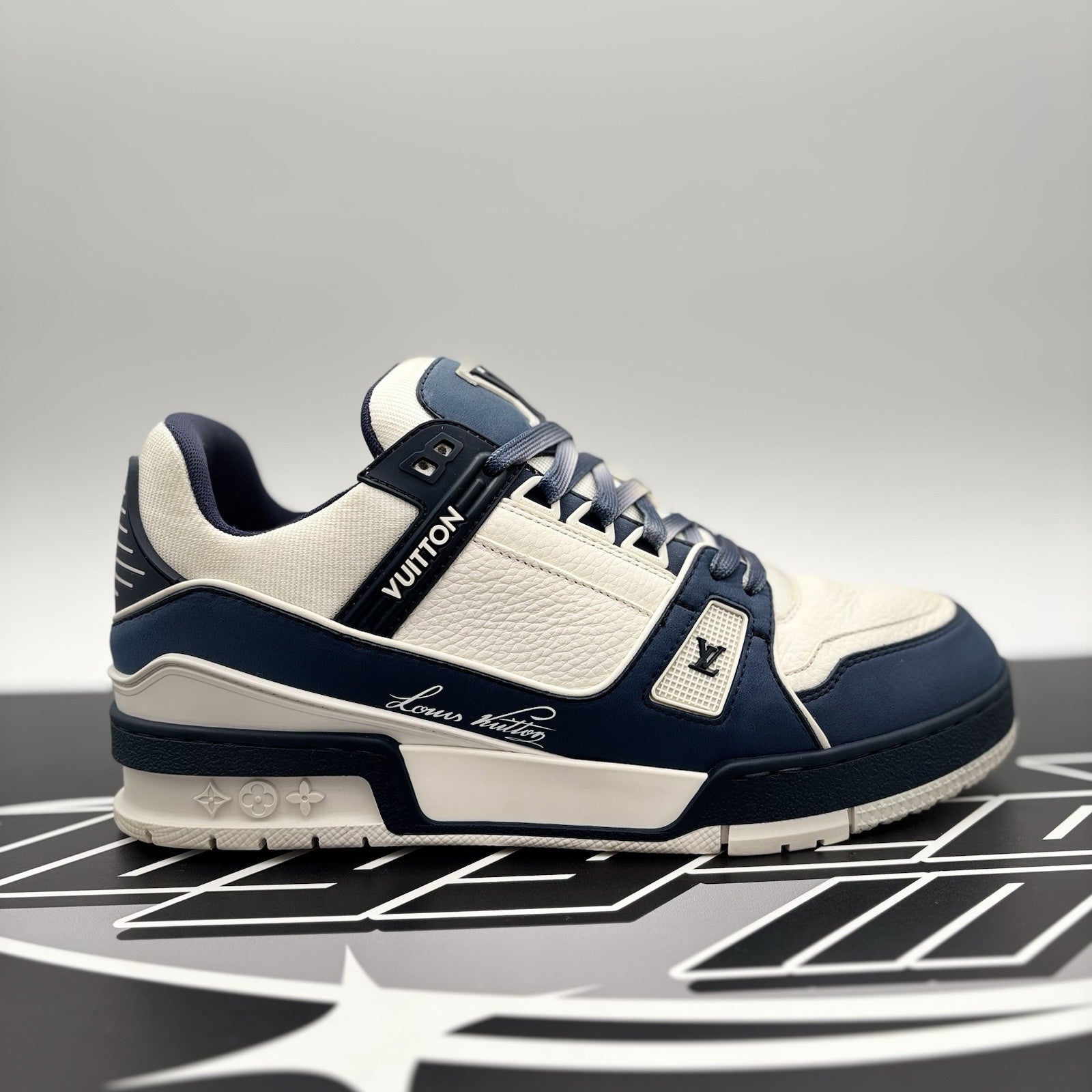 Size 6 LV (7-7.5 US ) Louis Vuitton Trainer ' White, Navy ' | GREAT CONDITION!