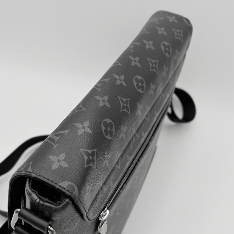District Monogram Eclipse Messenger Bag Black — photo 5