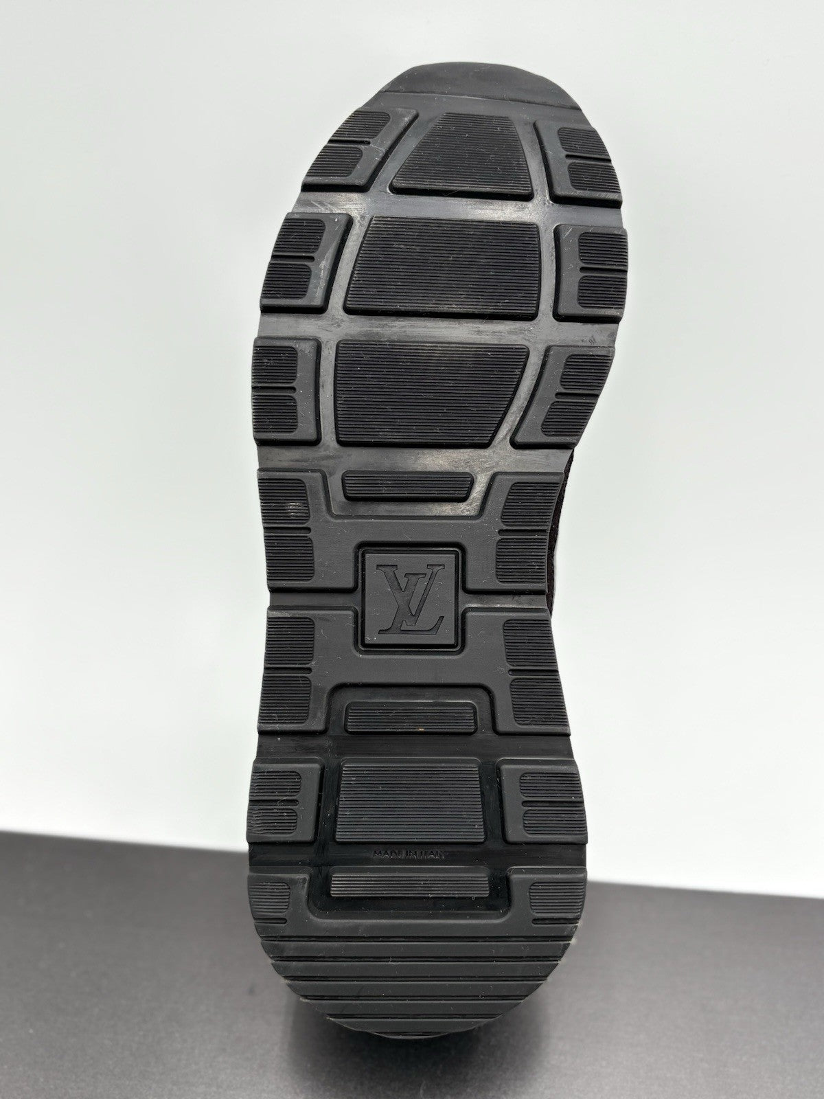 Size 8 LV (9-9.5 US) Louis Vuitton Run Away Low ' Black ' | EXCELLENT CONDITION!