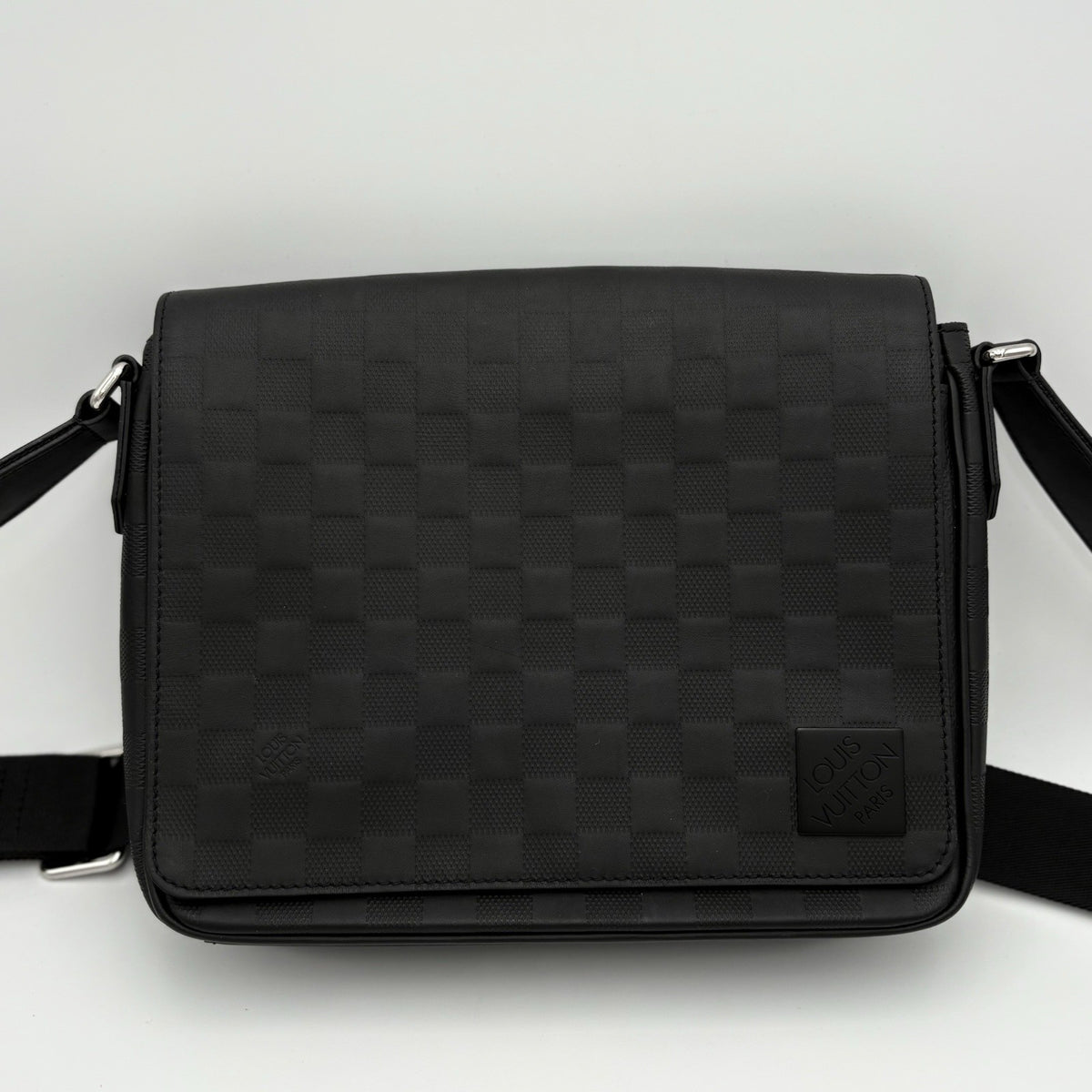 District PM Infini Messenger Bag Black — photo 2