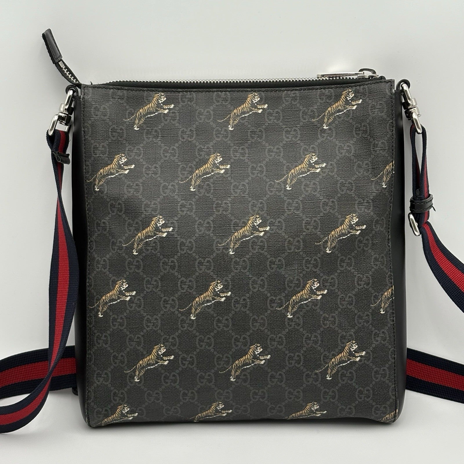 Gucci Bestiary GG Supreme Tigers Messenger Bag ' Black Grey ' | SUPER CLEAN!