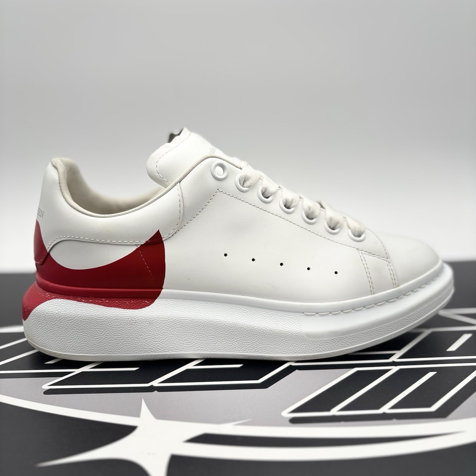 Size 41 (8 US) - Alexander McQueen ‘ White, Red ‘ | GREAT!
