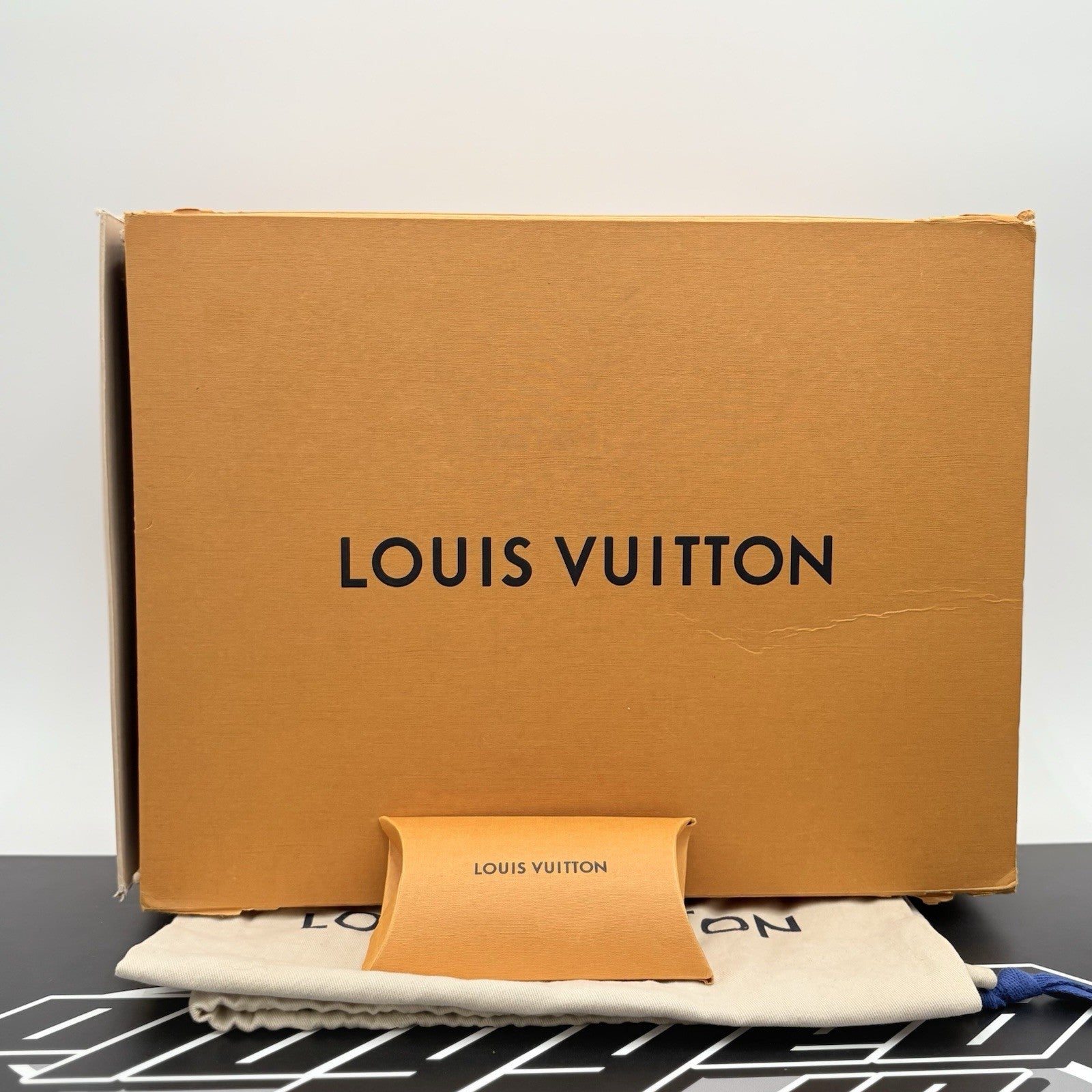 Size 6 LV (US 7-7.5) Louis Vuitton Trainer ' Black ' | GOOD CONDITION!