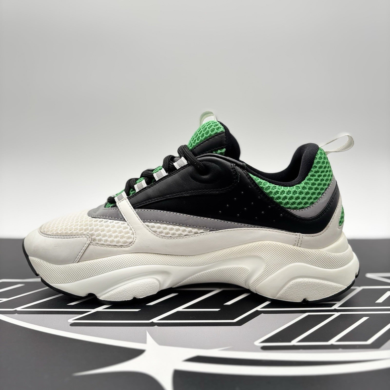 Size 42 (9 US) - Dior B22 Sneaker ' Green White Black ' | GREAT CONDITION!