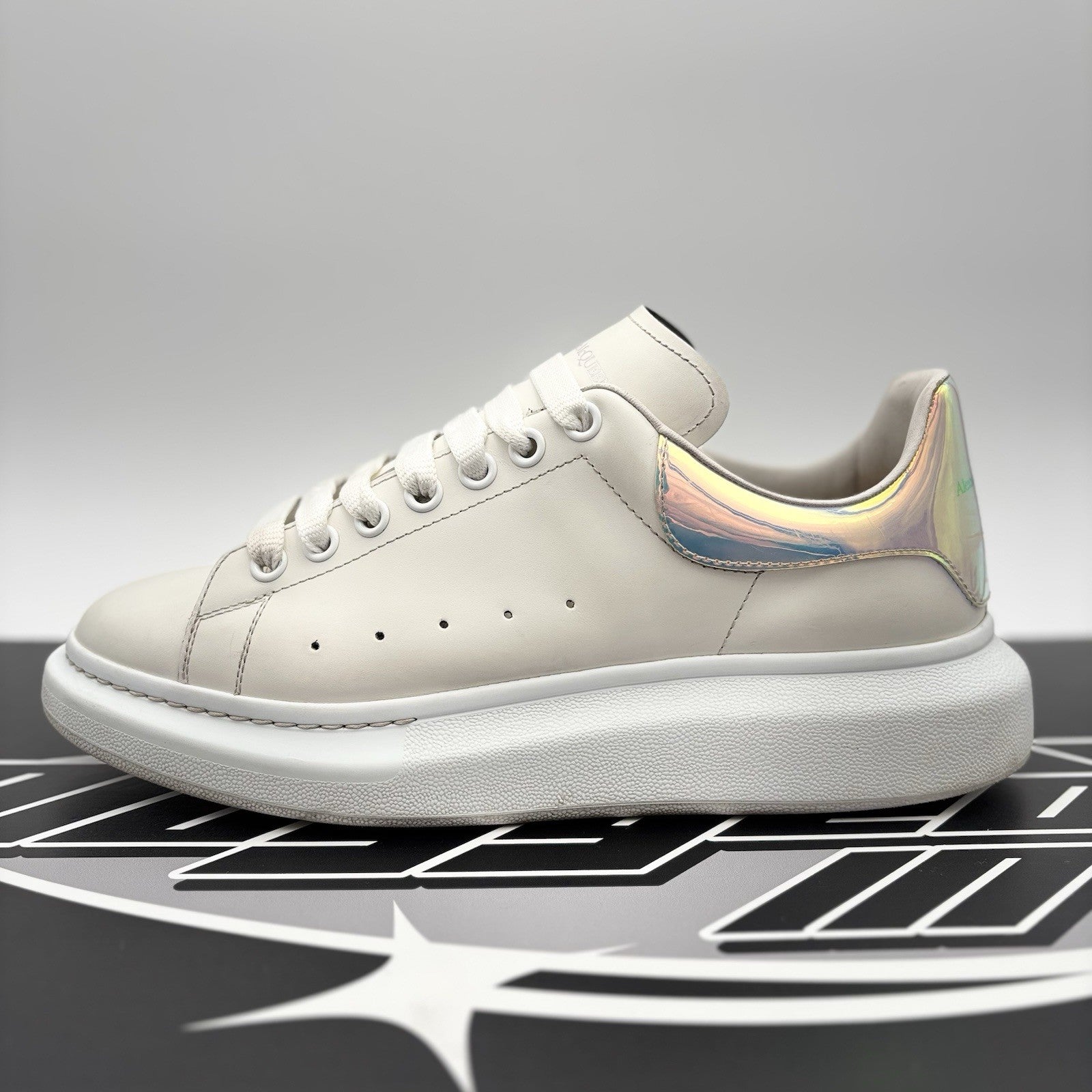 Size 43 (10 US) - Alexander McQueen ‘ Shock Pink ‘ | GREAT CONDITION!