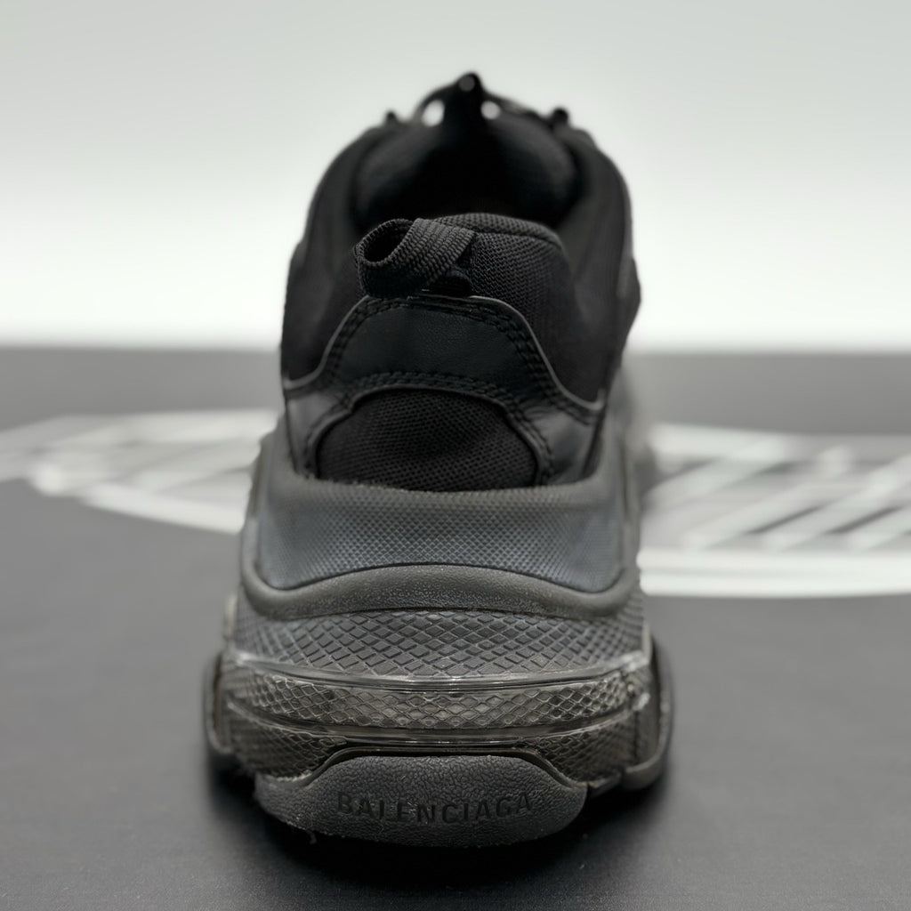 Size 41 (8 US) - Balenciaga Triple S Clear Sole ' Black ' | SUPER CLEAN!