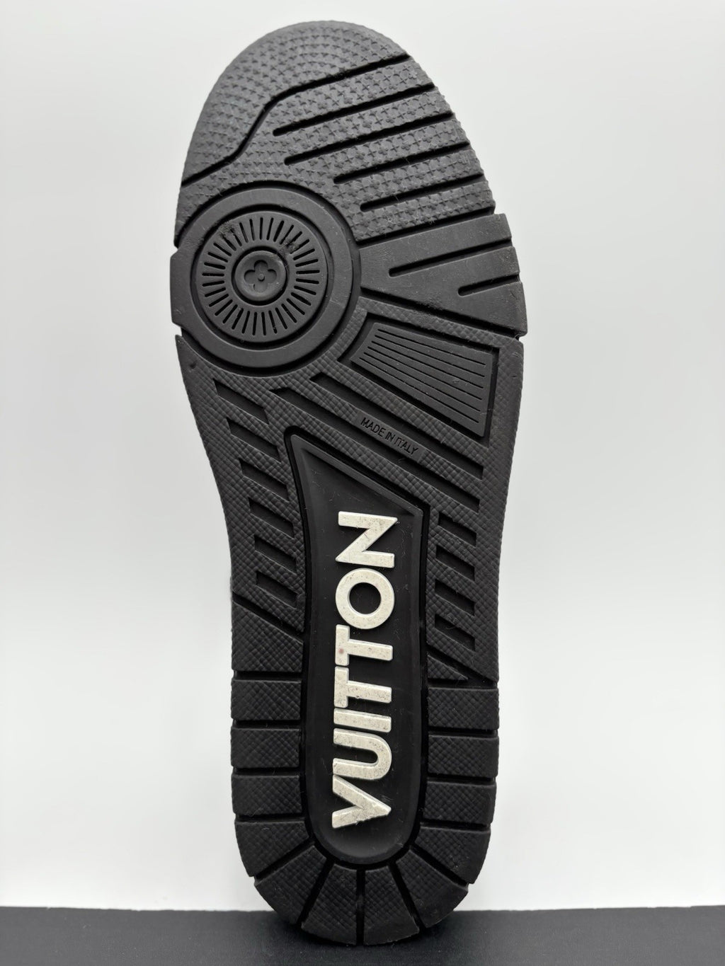 Size 8.5 LV (9.5-10 US) - Louis Vuitton Trainer ' Black ' | SUPER CLEAN!