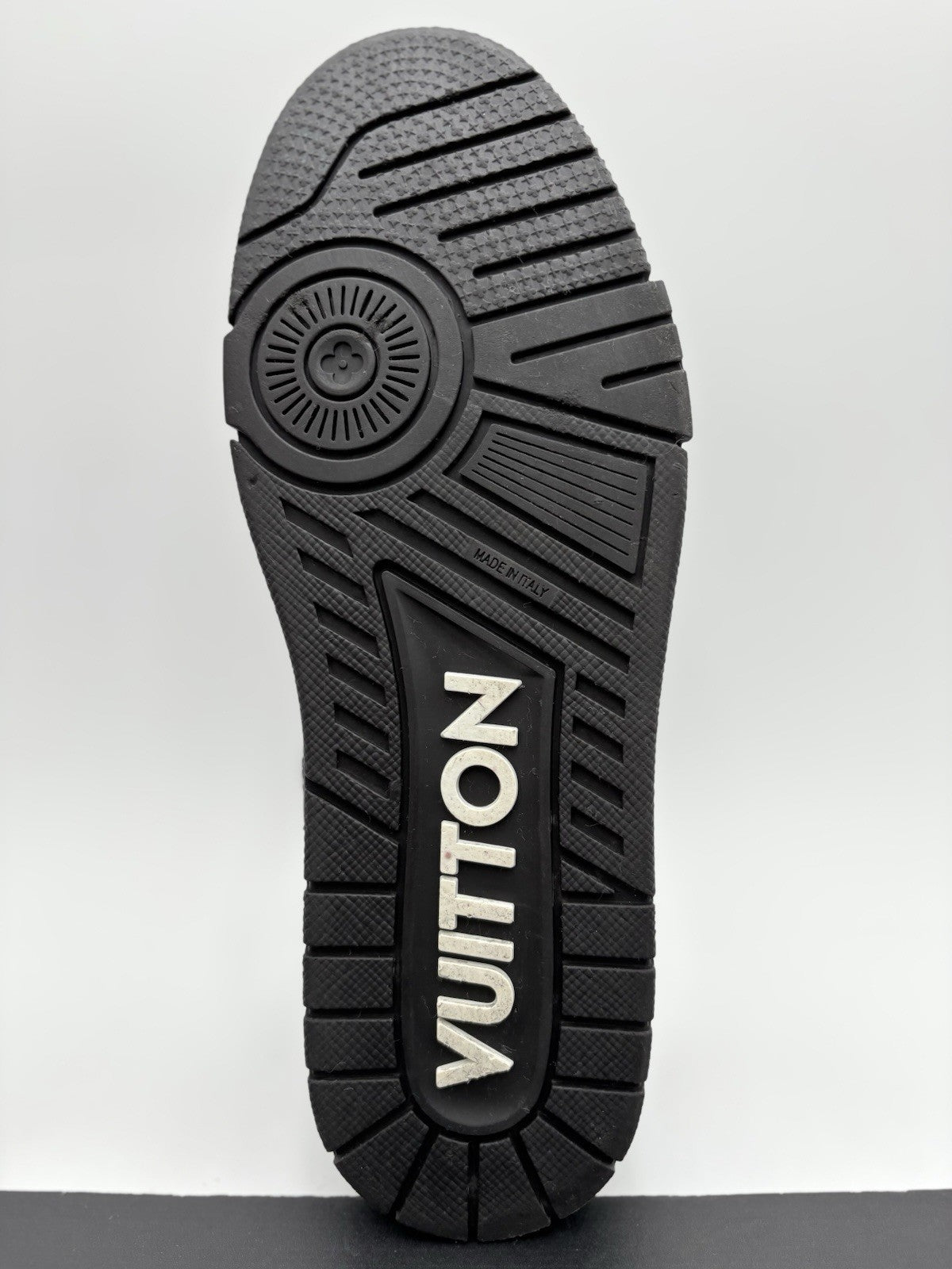 Size 8.5 LV (9.5-10 US) - Louis Vuitton Trainer ' Black ' | SUPER CLEAN!
