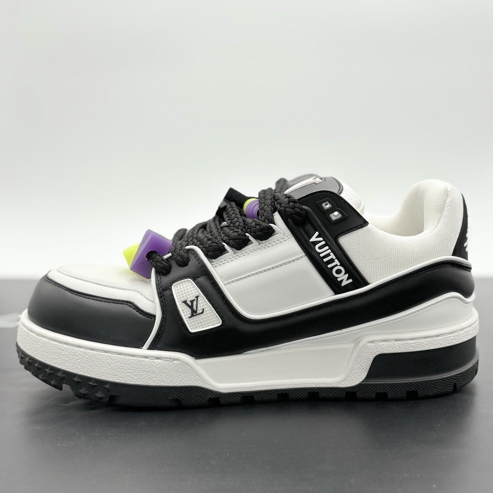 Size 9 LV (10-10.5 US) - Louis Vuitton Maxi ' Black White ' | EXCELLENT!