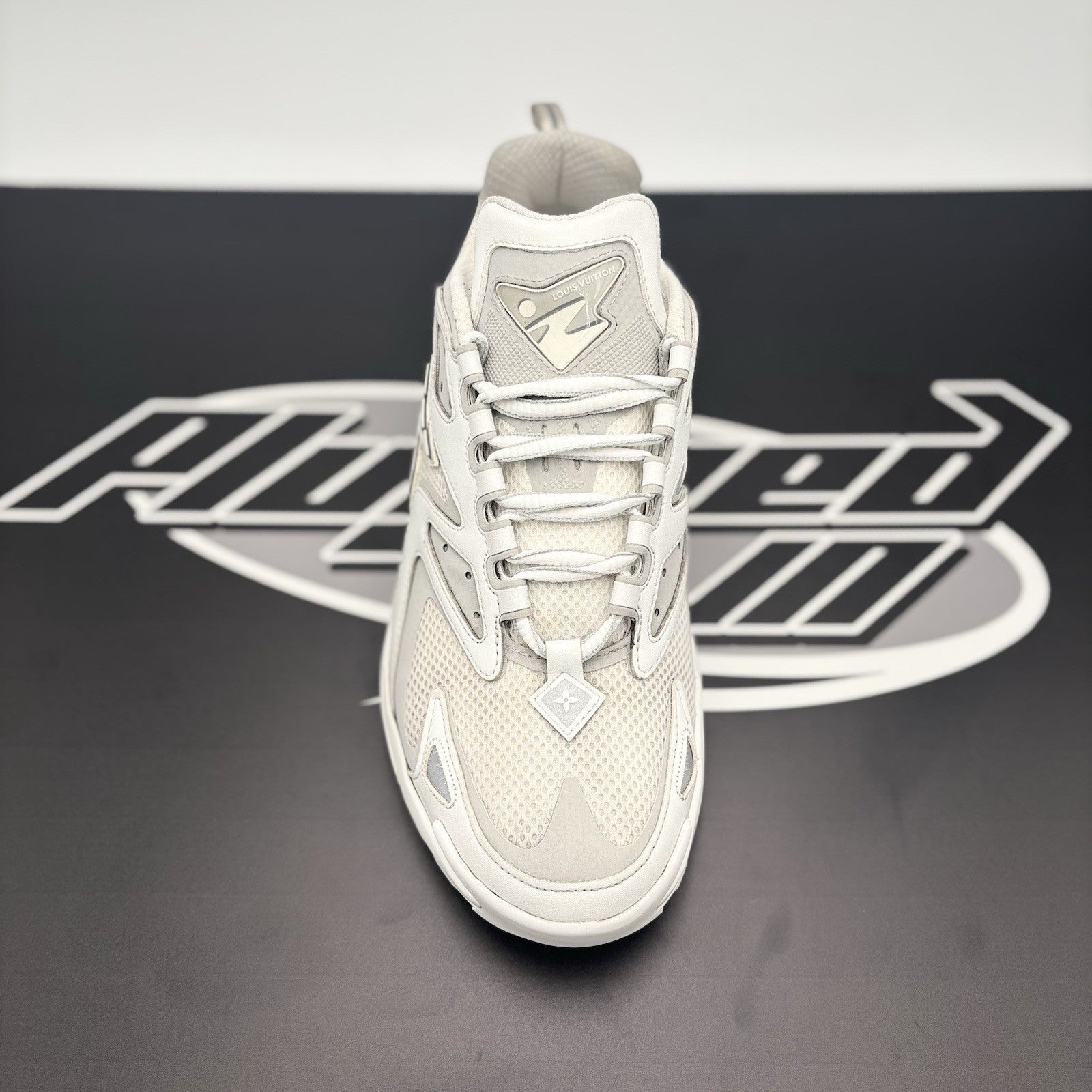 Size 7 LV (8-8.5 US) Louis Vuitton LV Runner Tactic ' White ' | GREAT!