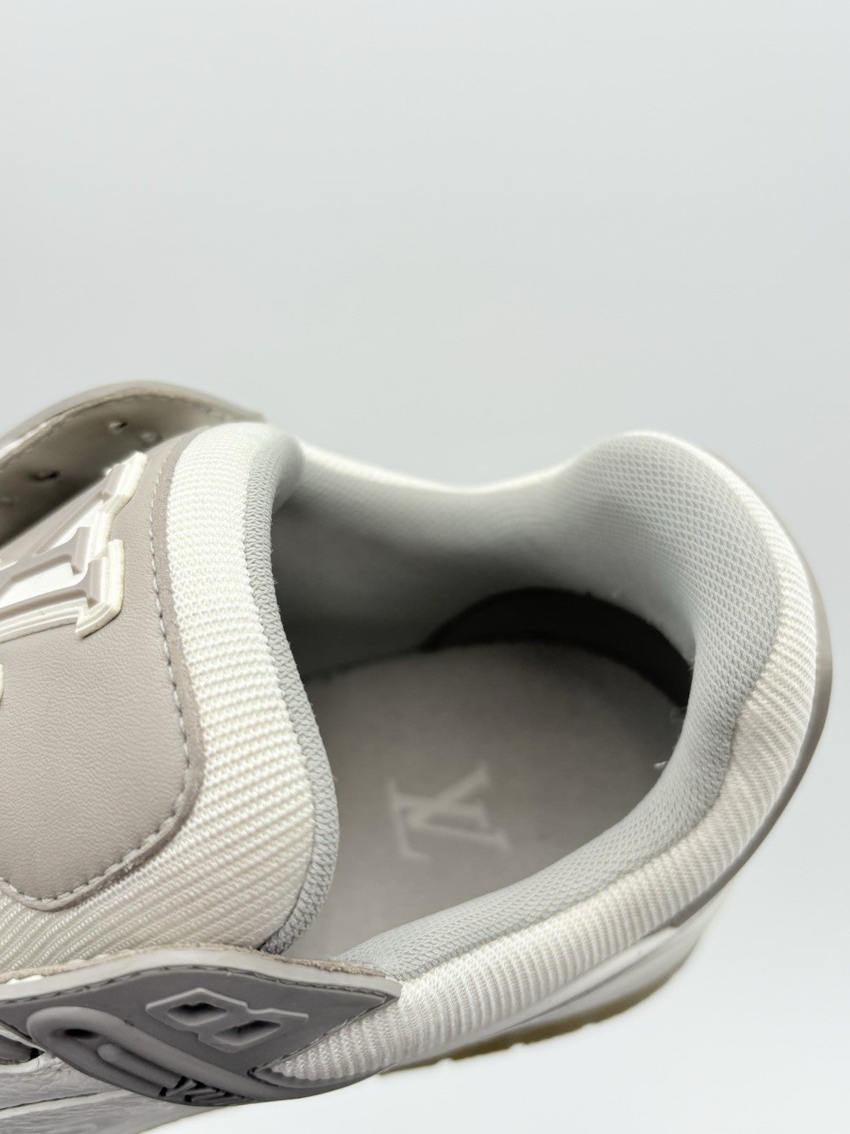 Size 7.5 LV (8.5-9 US) Louis Vuitton Trainer ' Grey White ' | GOOD CONDITION!