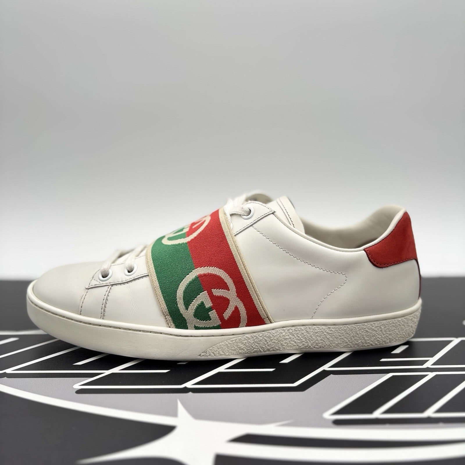 Size 38.5 (7 W US) - Gucci Ace Web 'Interlocking G - White Red Green ‘ | GOOD!
