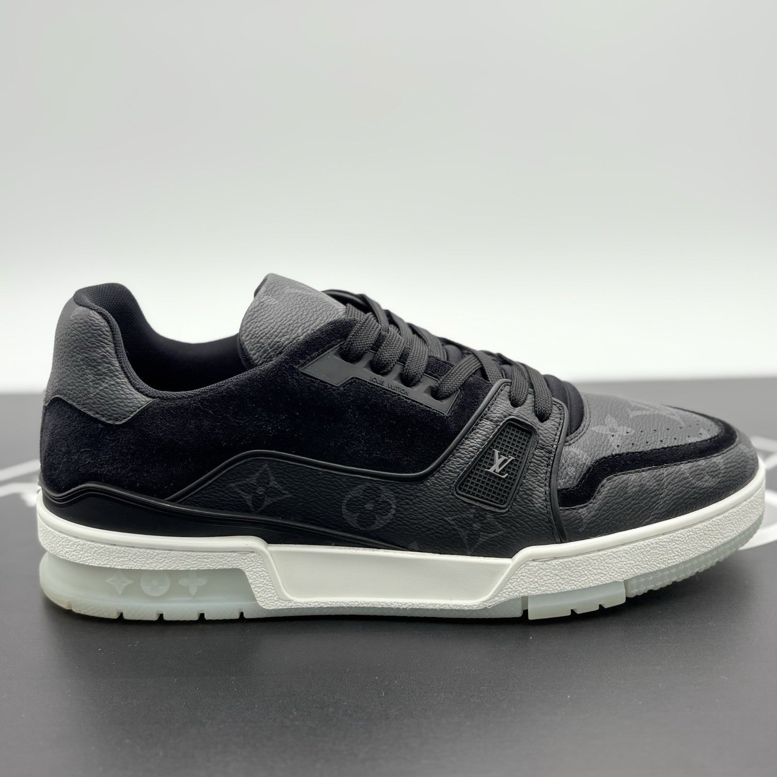 Size 8 LV (US 9-9.5) Louis Vuitton Trainer ' Black ' | SUPER CLEAN!