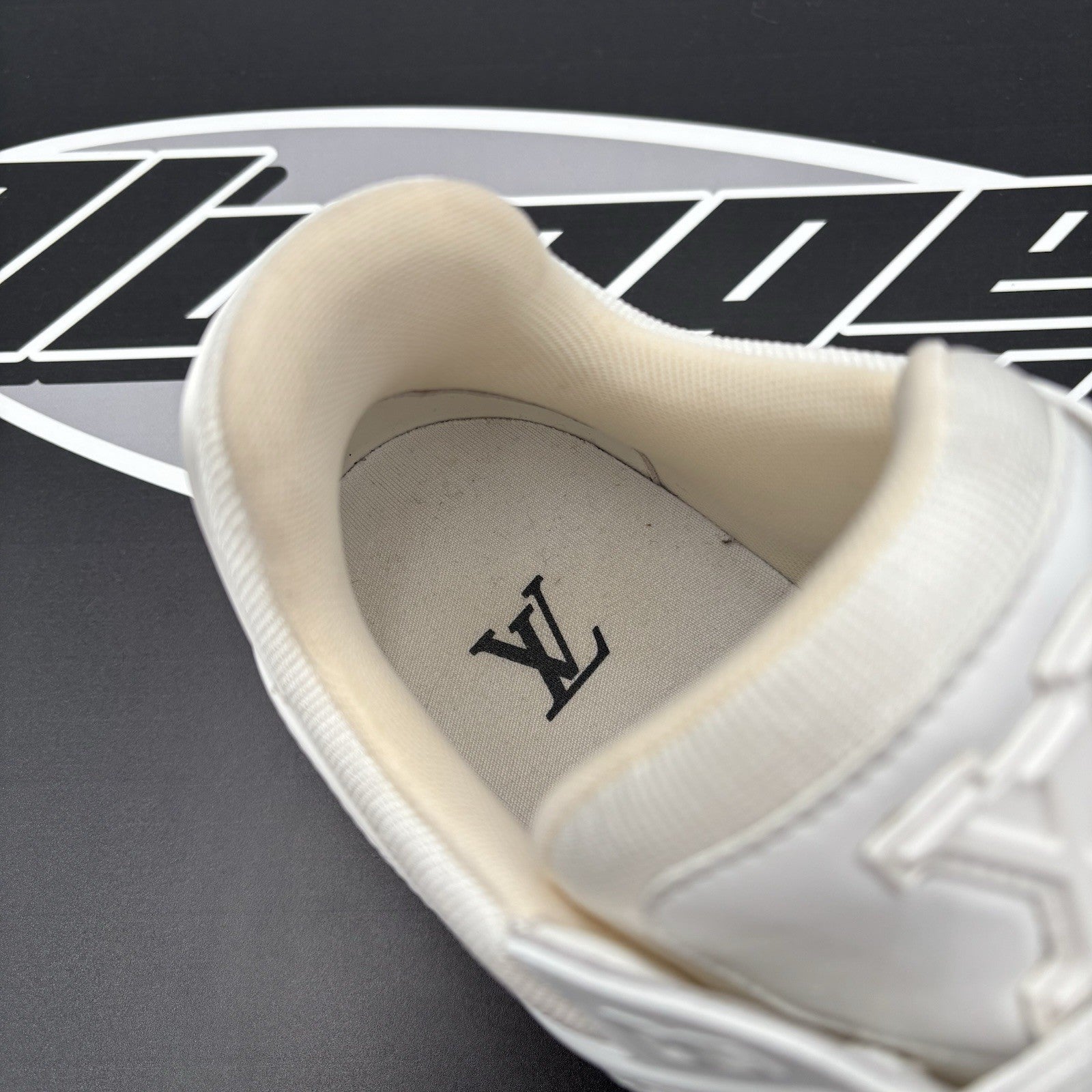Size 7 LV (8-8.5 US) - Louis Vuitton Trainer ' White ' | EXCELLENT CONDITION!