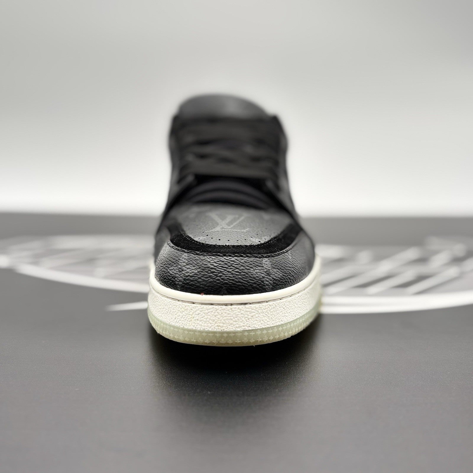 Size 8 LV (9-9.5 US) - Louis Vuitton Trainer ' Black Monogram ' | GOOD CONDITION