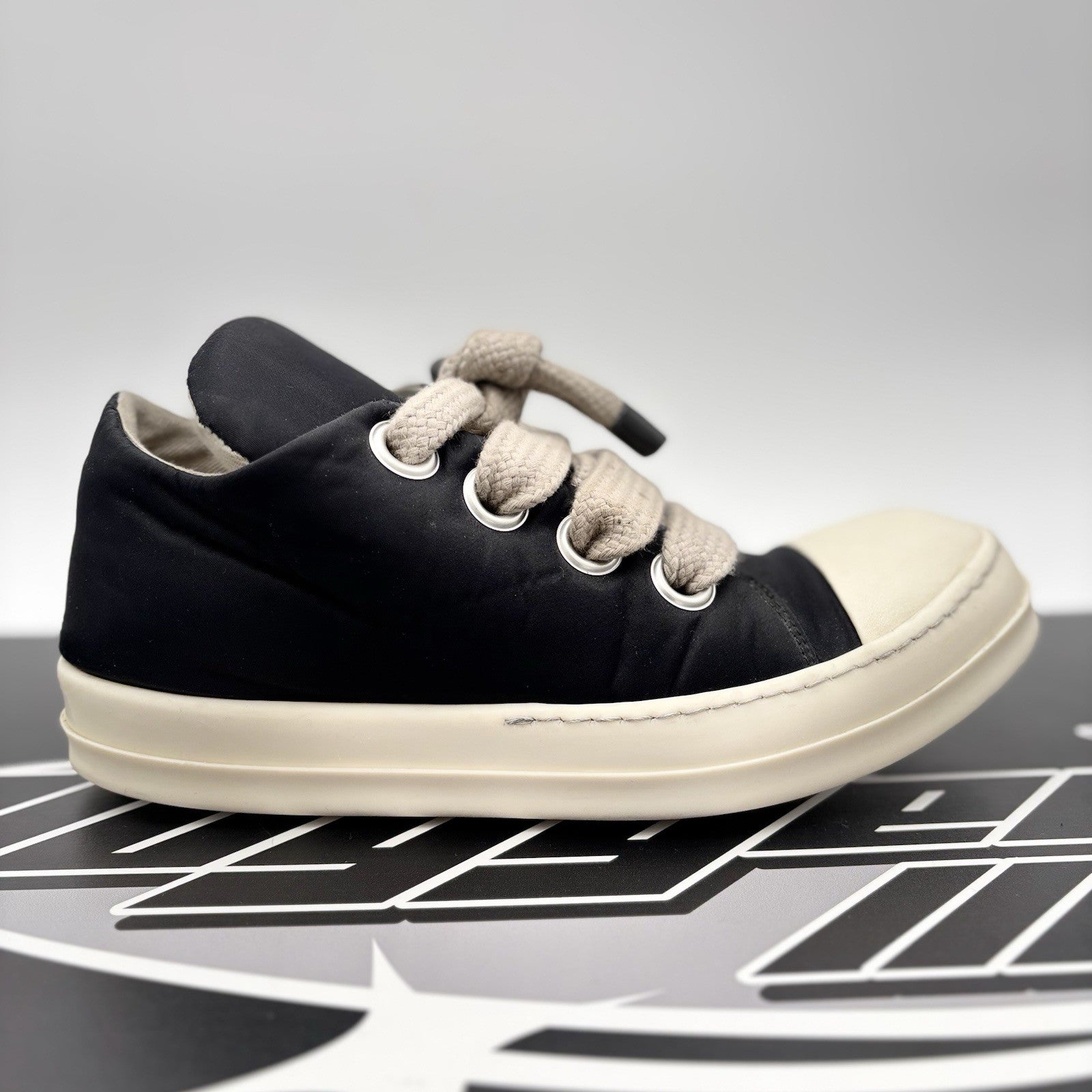 Size 42 (9 US) Rick Owens DRKSHDW Hollywood Jumbo Lace Puffer Low ' Black Milk '
