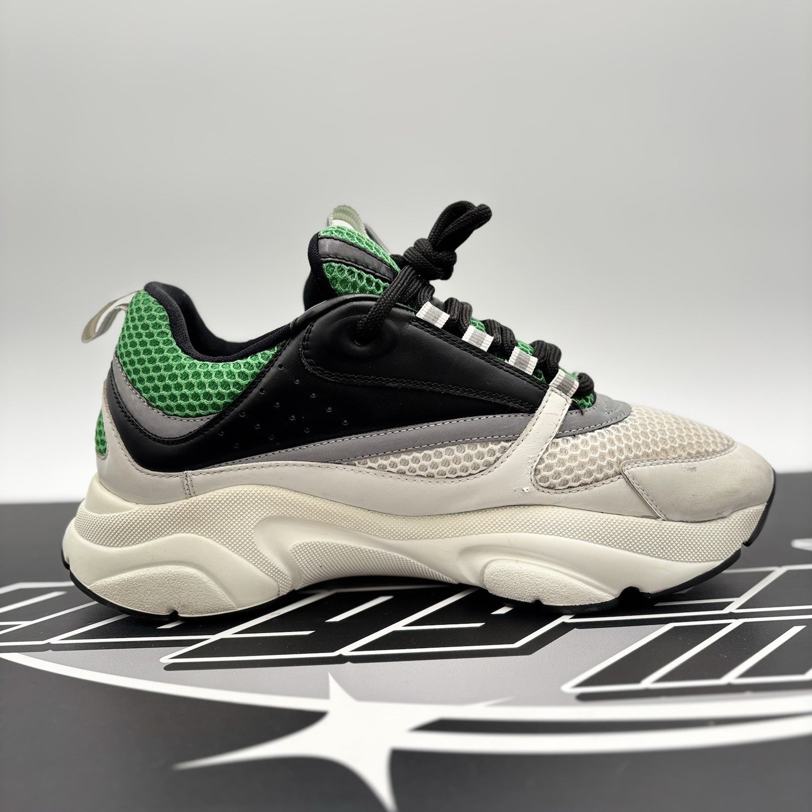 Size 42 (9 US) - Dior B22 Sneaker ' Green White Black ' | GOOD CONDITION!