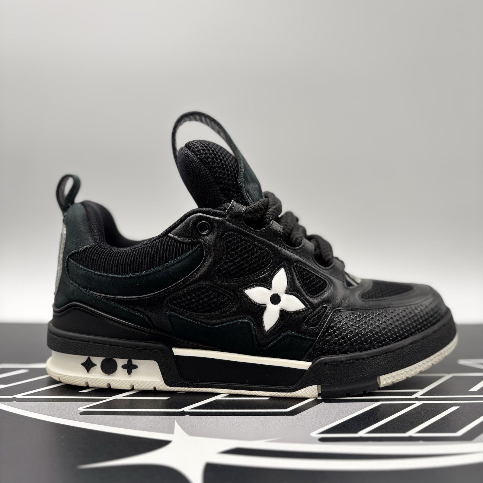 Size 8.5 LV (9.5-10 US) Louis Vuitton Skate ' Black White '